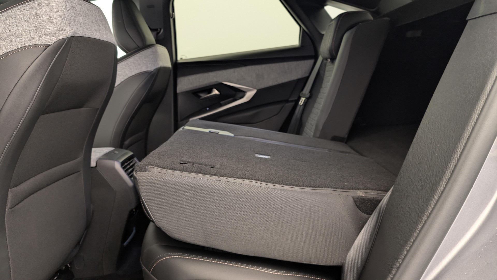 Peugeot 3008 Hybrid 145 e-DCS6 Allure photo