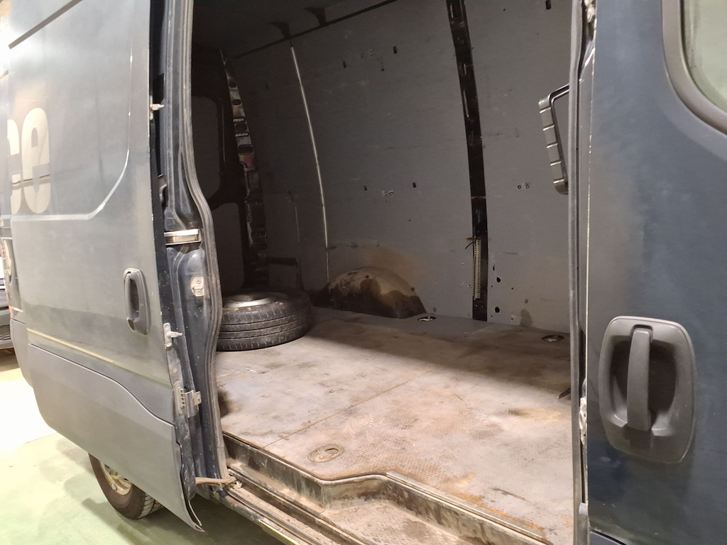 IVECO DAILY 35S FOURGON MWB HR DSL - 35S14V 2.3 Turbo VGT Hi-Matic (3520L) photo