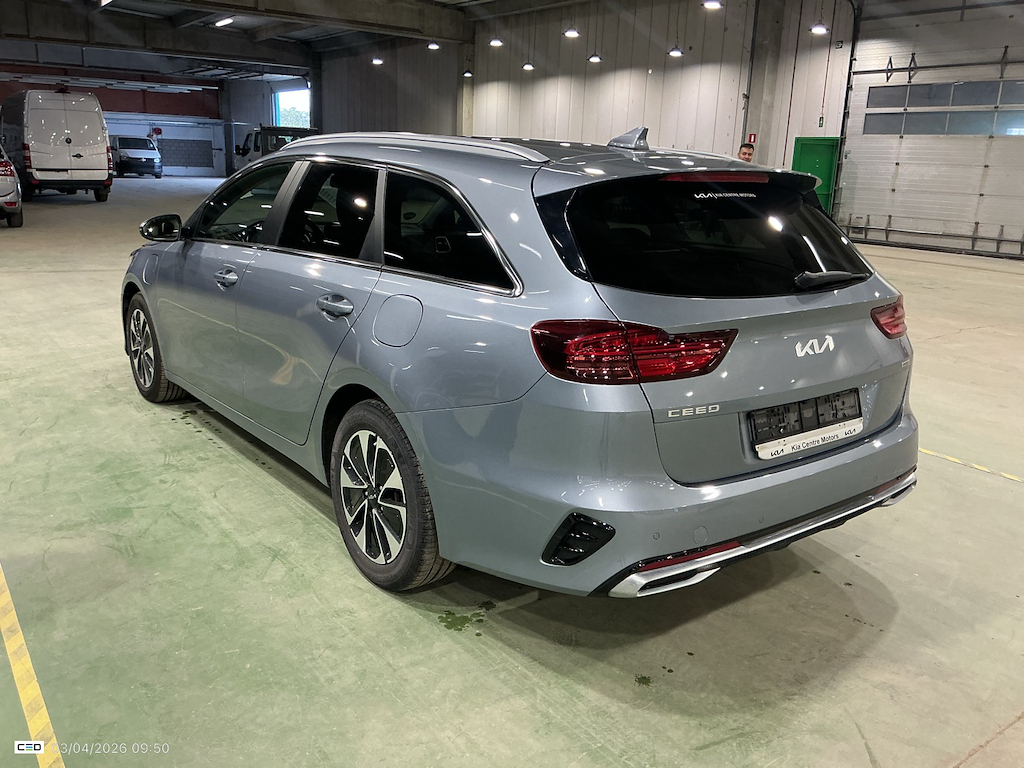 KIA CEE'D SPORTSWAGON 1.6 GDI PHEV BUSINESS LINE DCT photo