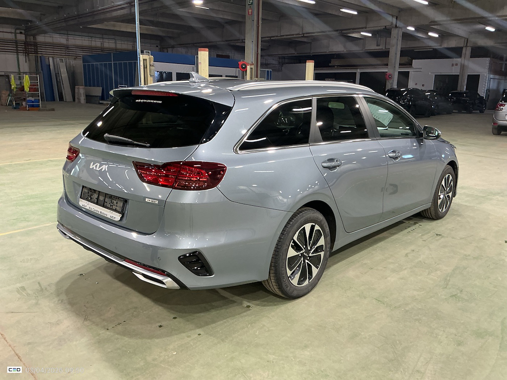 KIA CEE'D SPORTSWAGON 1.6 GDI PHEV BUSINESS LINE DCT photo
