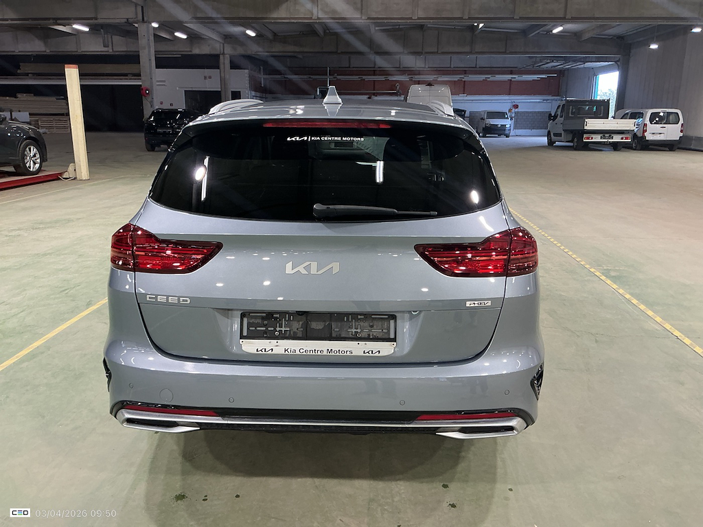 KIA CEE'D SPORTSWAGON 1.6 GDI PHEV BUSINESS LINE DCT photo