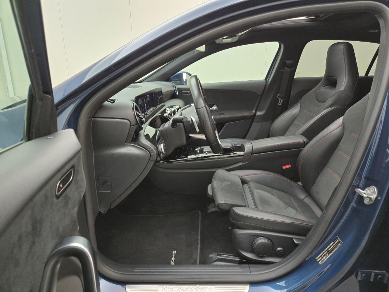 MERCEDES-BENZ A-KLASSE 180 Business Solution AMG photo