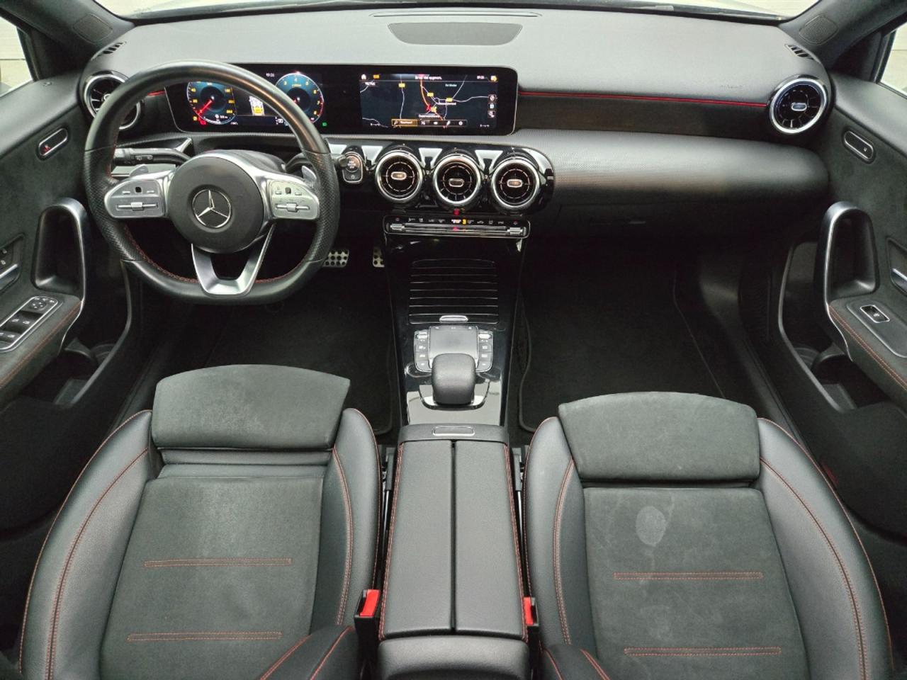 MERCEDES-BENZ A-KLASSE 180 Business Solution AMG photo