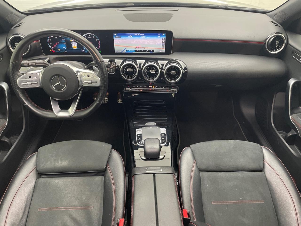 MERCEDES-BENZ A-KLASSE 180 Business Solution AMG photo