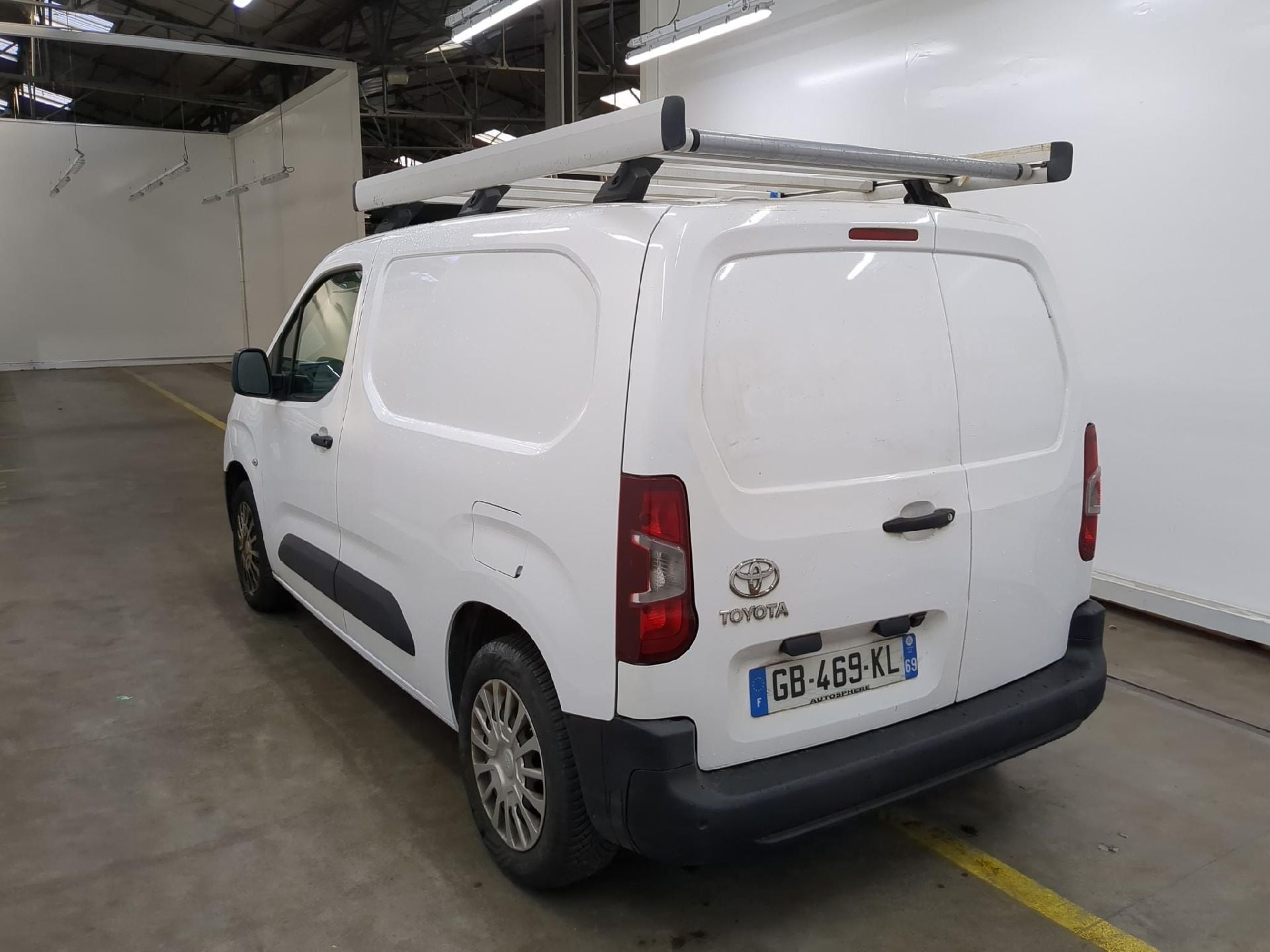 TOYOTA Proace City / 2019 / 4P / Fourgonnette 1.5 Medium 75 D-4D Business photo