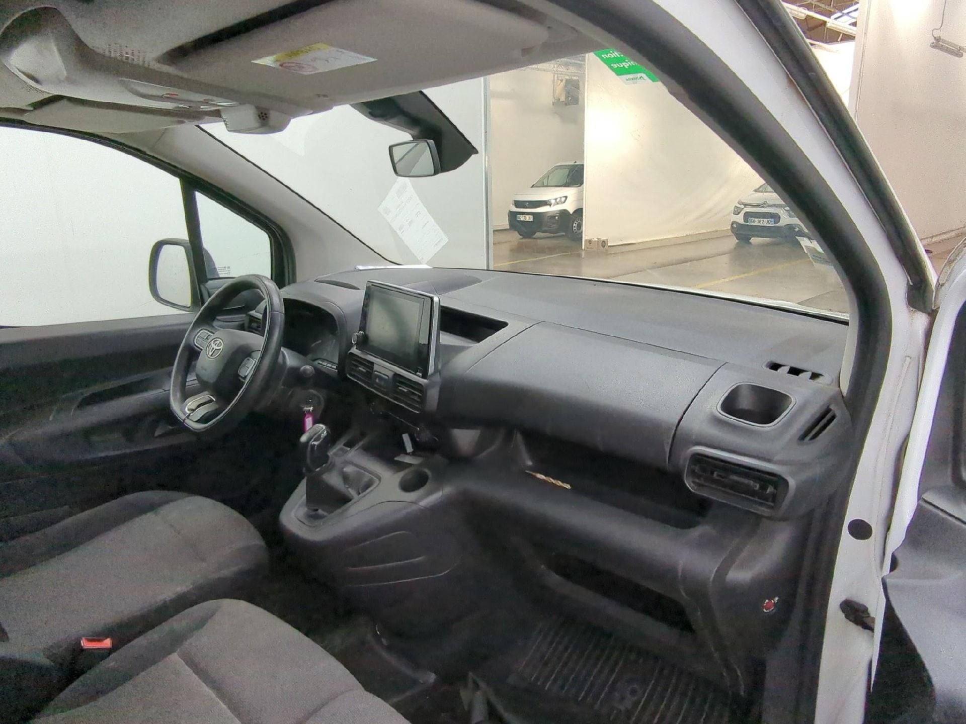 TOYOTA Proace City / 2019 / 4P / Fourgonnette 1.5 Medium 75 D-4D Business photo