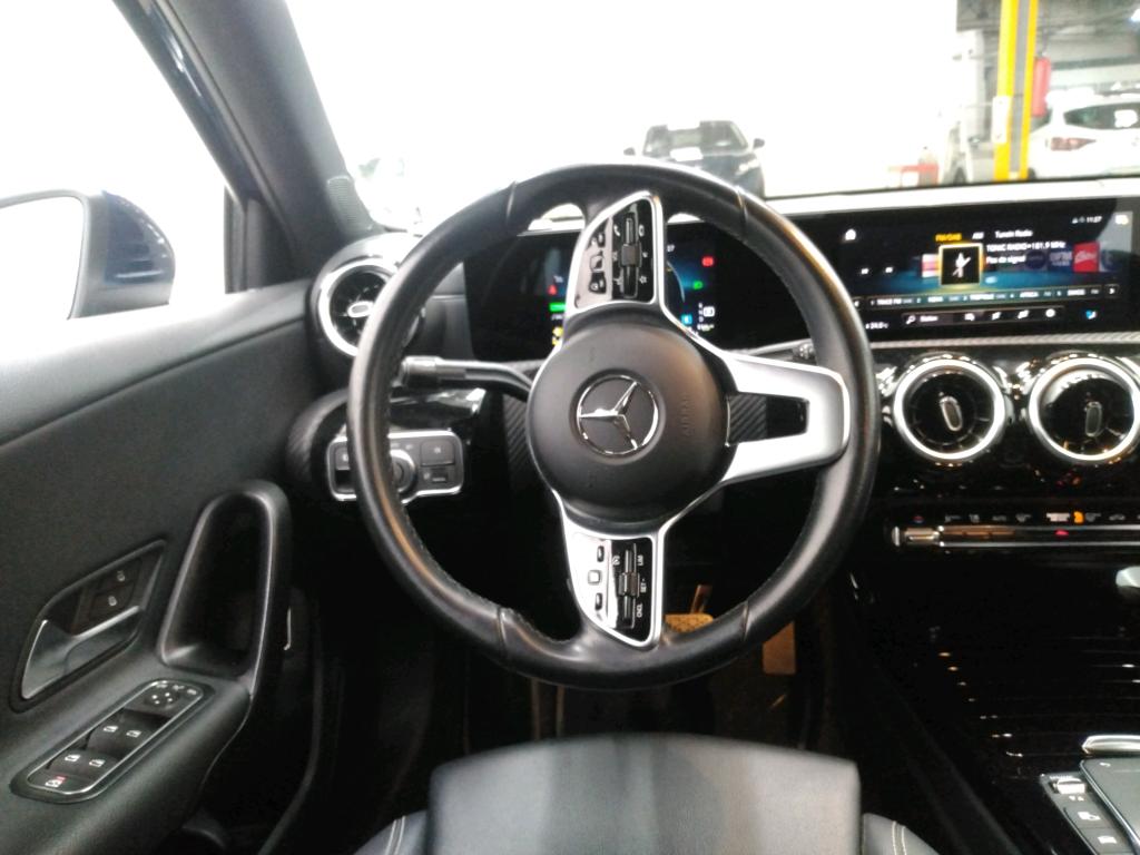 MERCEDES-BENZ Classe A Berline / 2018 / 4P / Berline A 250 e Business Line 8G-DCT photo