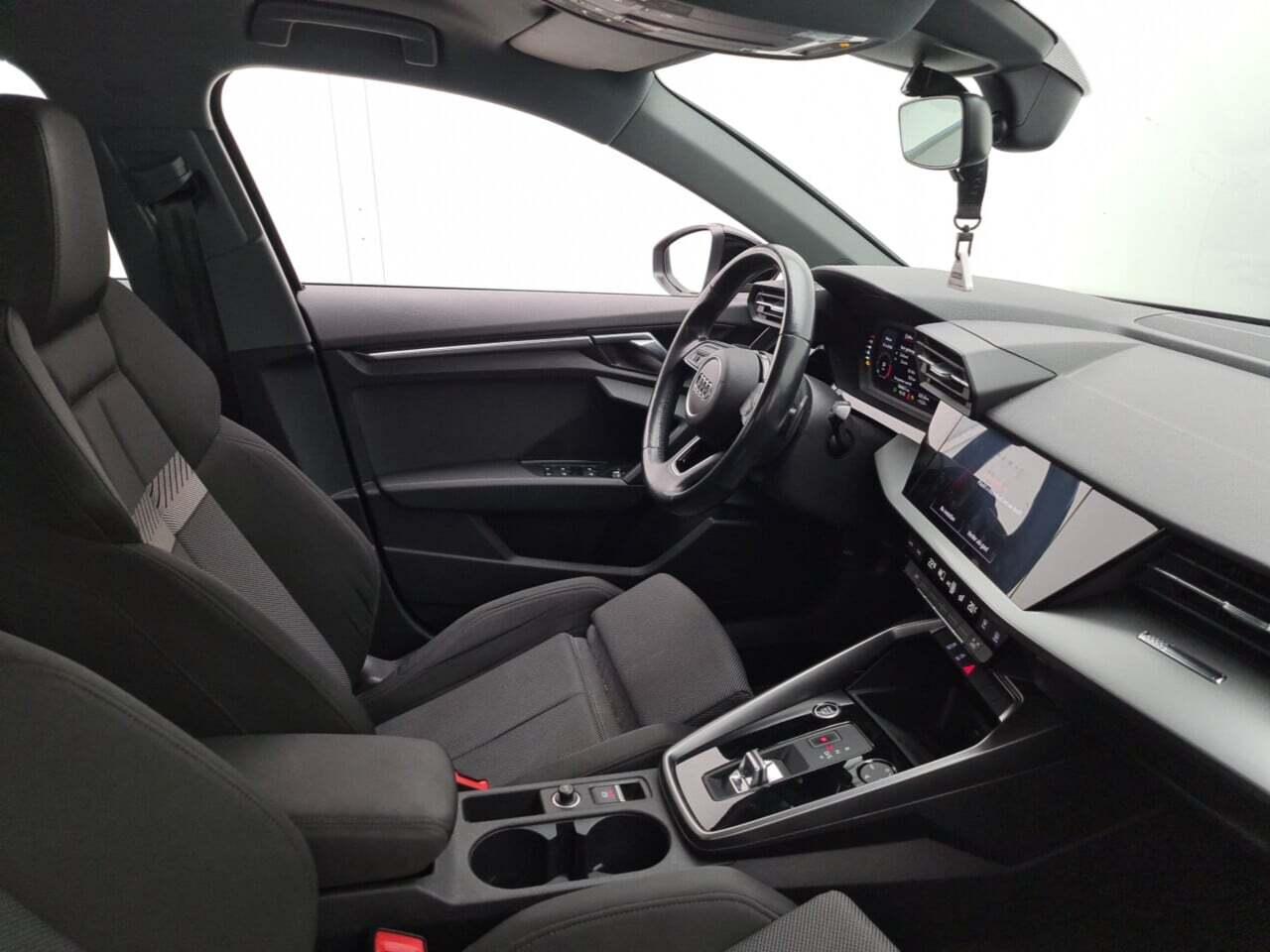 AUDI A3 Limousine 35 TFSI Business Ed. S-Tronic photo