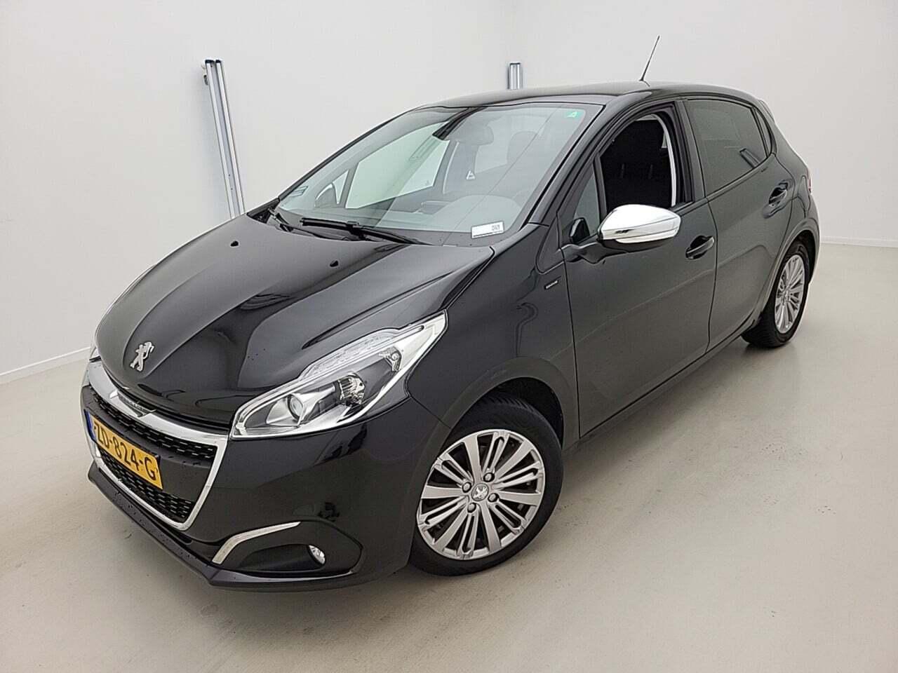 PEUGEOT 208 1.2 PT. Signature