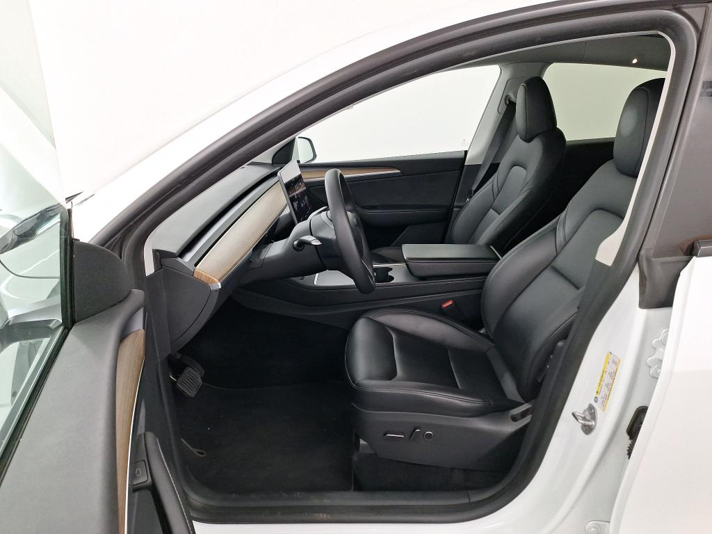 TESLA MODEL Y BEV LONG RANGE AUTO 4WD photo