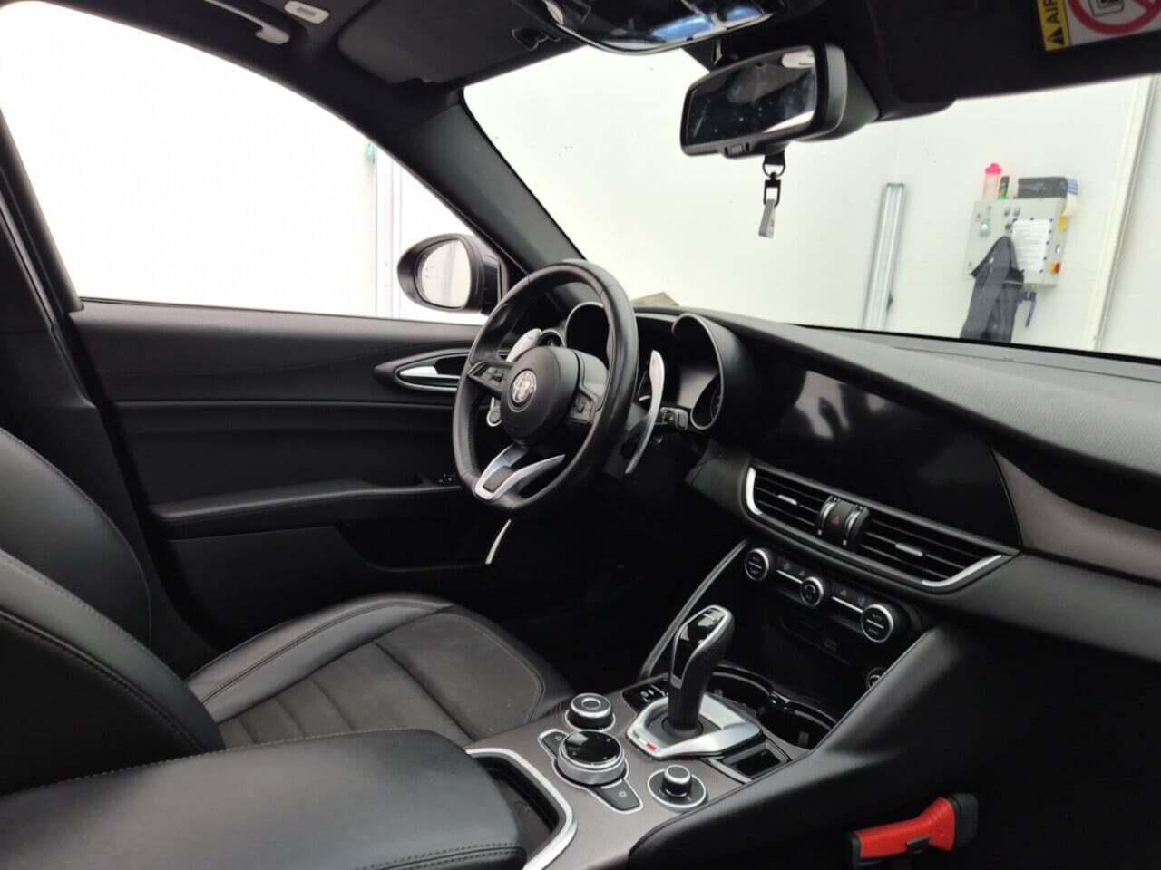 Alfa Romeo Giulia 2.0T Sprint photo