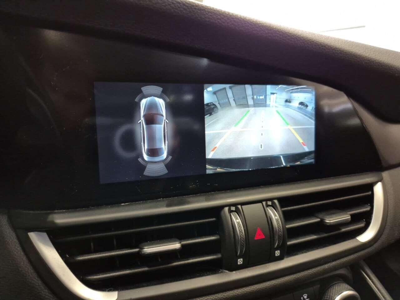 Alfa Romeo Giulia 2.0T Sprint photo