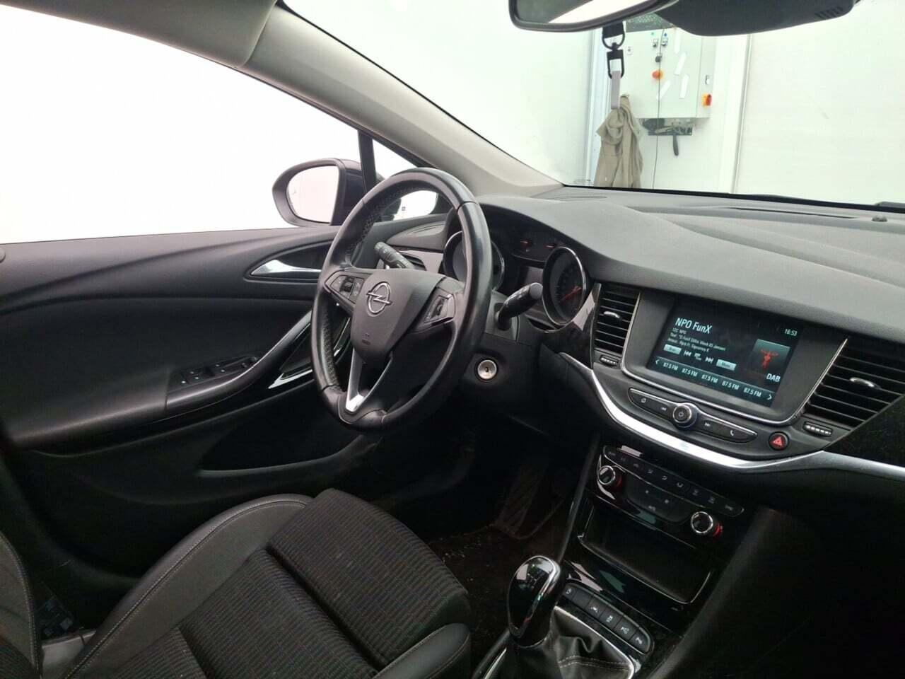 OPEL Astra Sports Tourer 1.2 Design & Tech photo