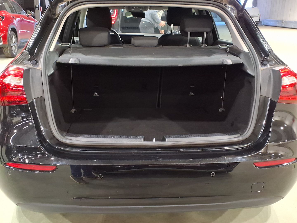 MERCEDES-BENZ CLASS A (W177) A 180 Business Solution photo