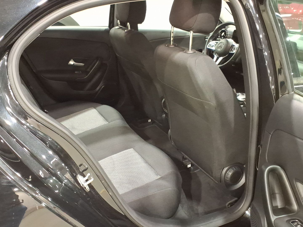 MERCEDES-BENZ CLASS A (W177) A 180 Business Solution photo