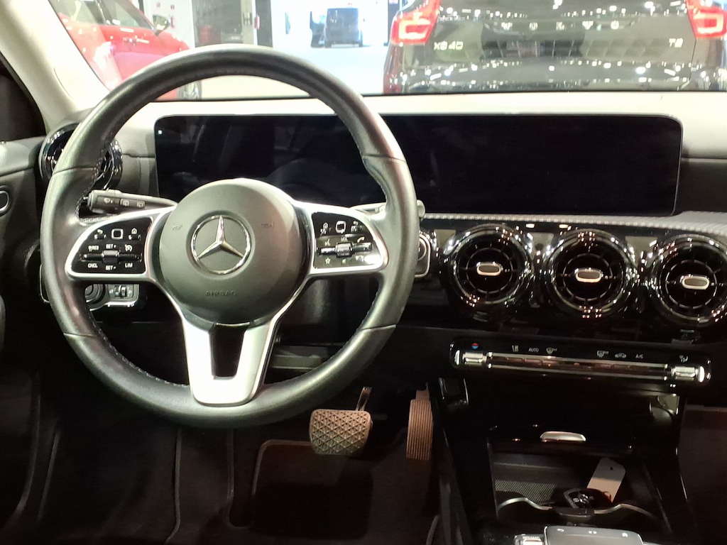 MERCEDES-BENZ CLASS A (W177) A 180 Business Solution photo