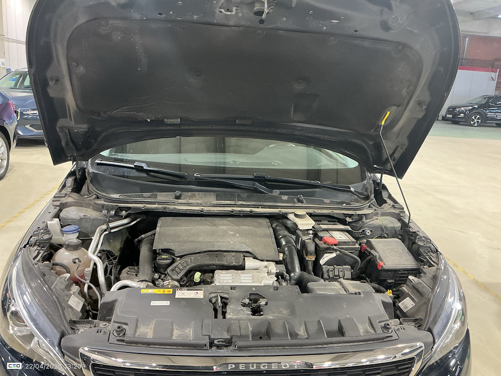 PEUGEOT 308 - 2017 1.2 PureTech Active (EU6.3) photo