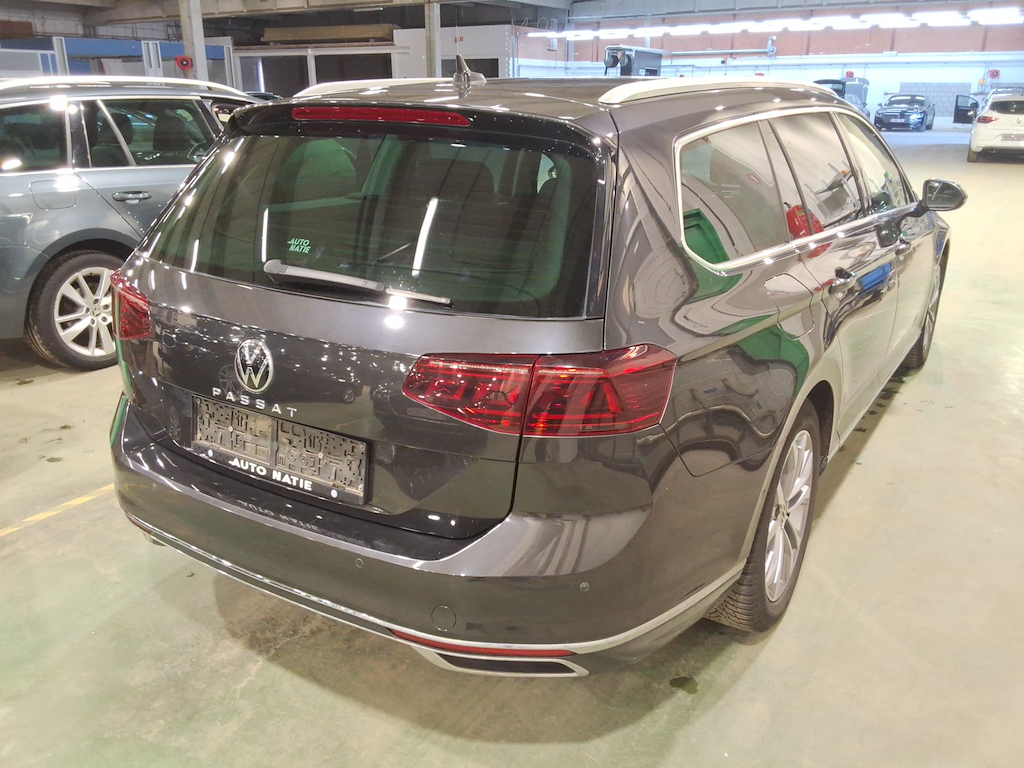 VOLKSWAGEN PASSAT VARIANT 2.0 TDI 90KW MSQ VARIANT ELEGANCE BUSINE photo
