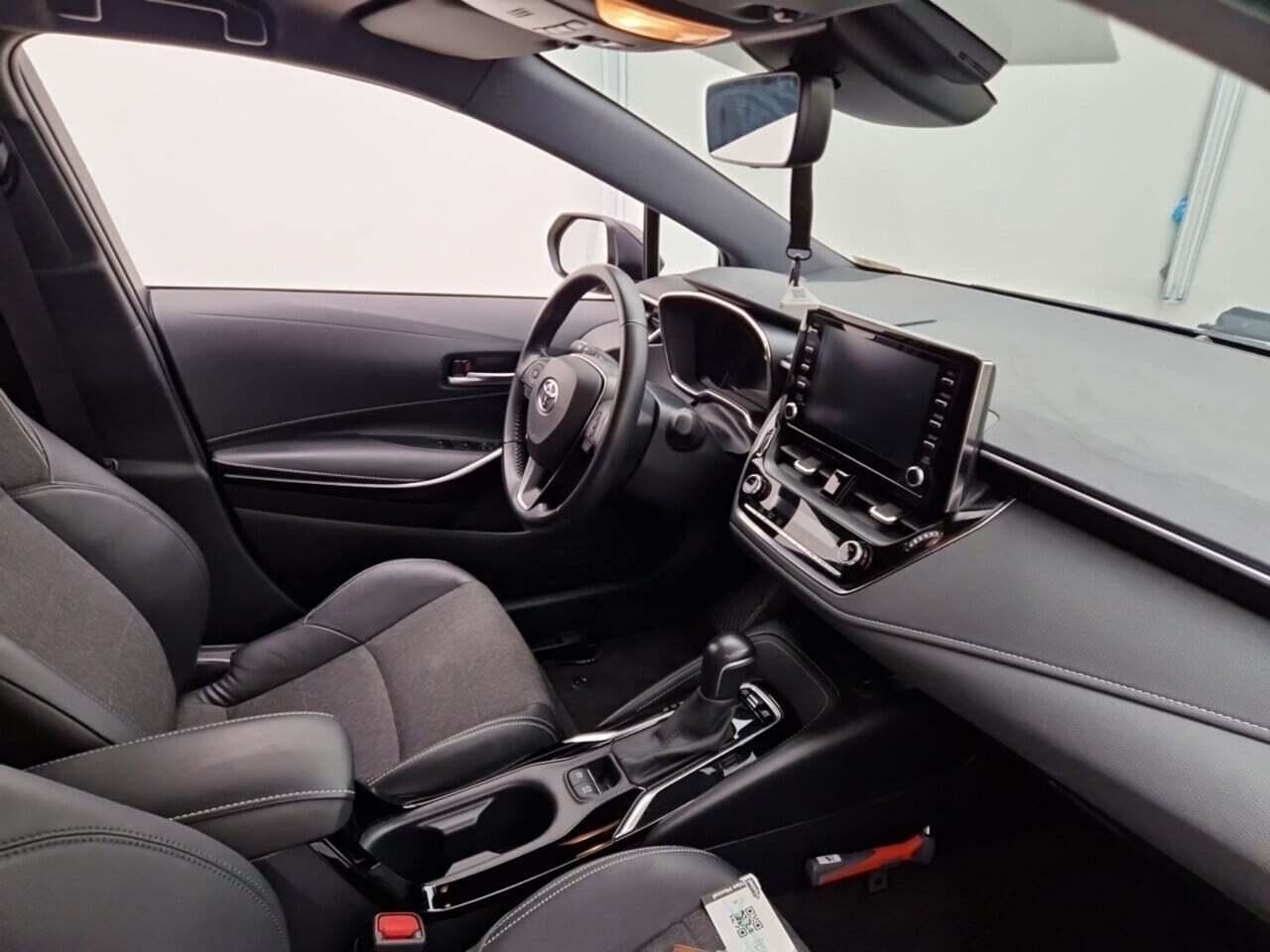 TOYOTA COROLLA 1.8 Hybrid Business Plus AUT. photo