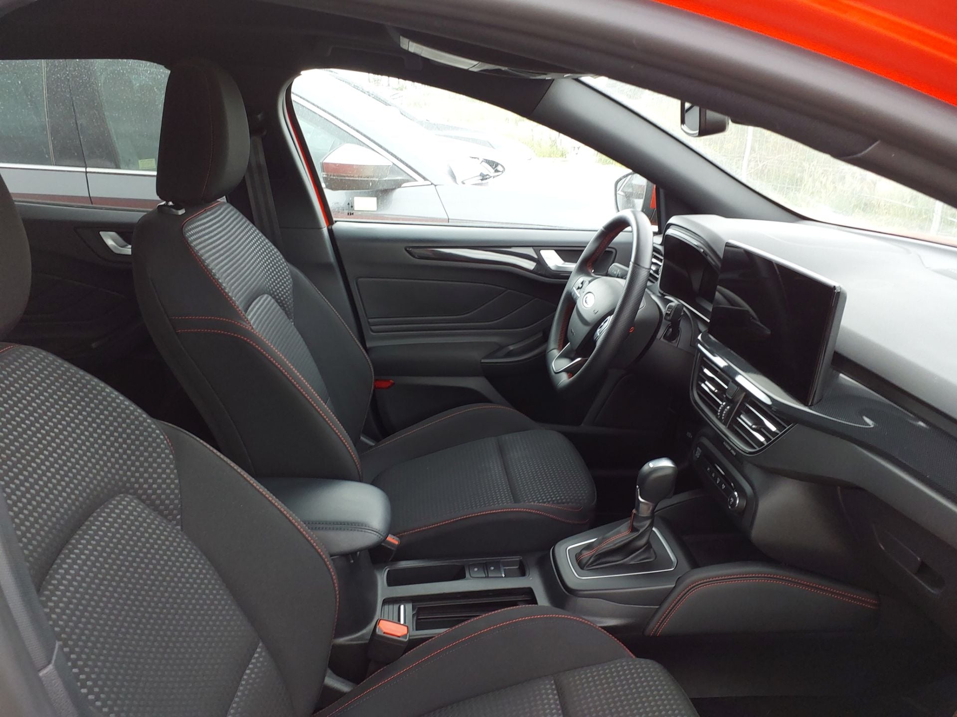 FORD Focus Sportbreak 1.0 Ecoboost 114KW 155CV S6.2 ST-LINE X(Pano-Roof + Winterpack) photo