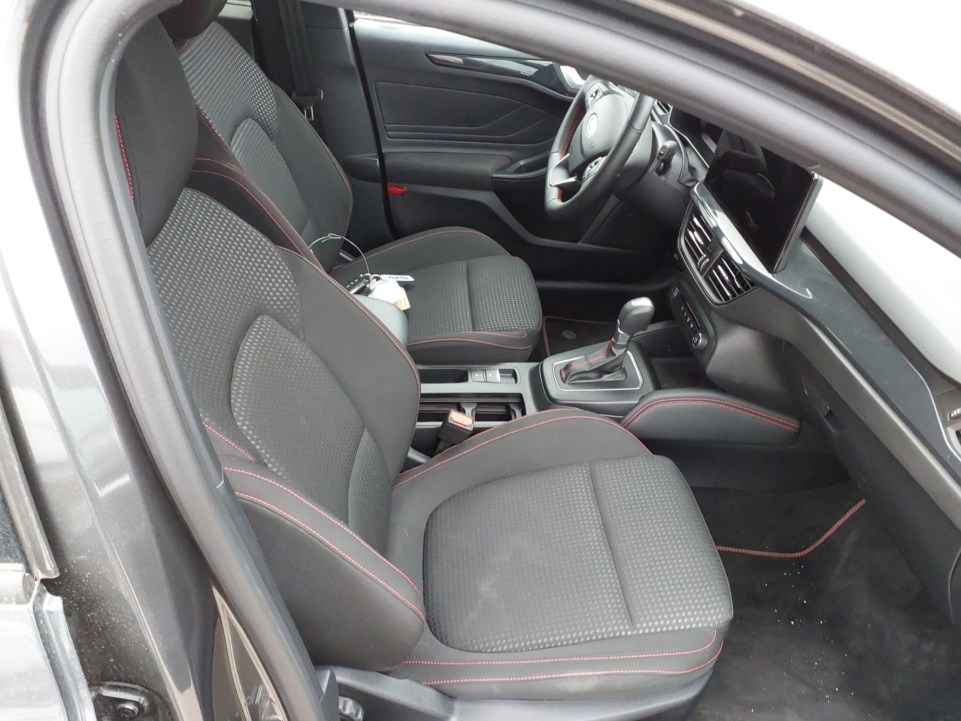 FORD Focus Sportbreak 1.0 Ecoboost 114KW 155CV S6.2 ST-LINE X(Winterpack) photo