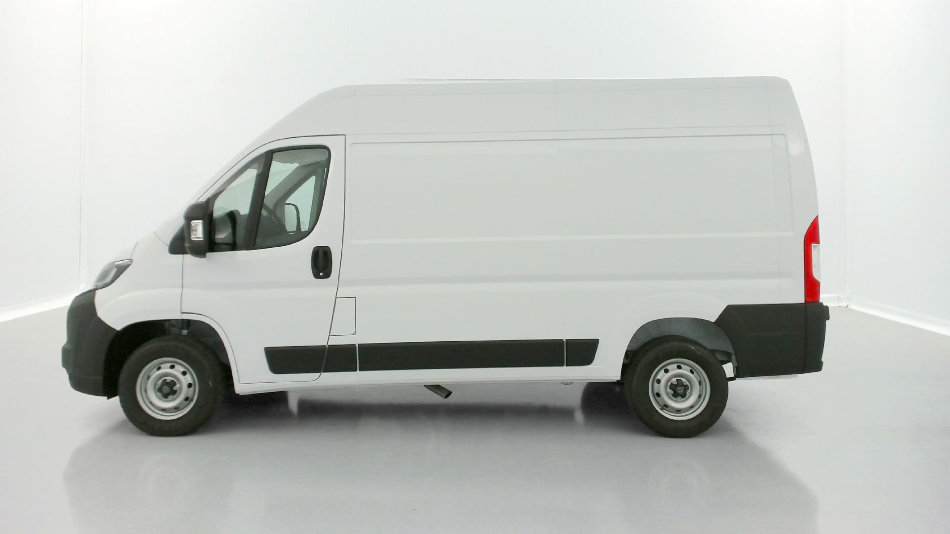 Peugeot Boxer L2H2 3.5 2.2 BlueHDi 140ch photo