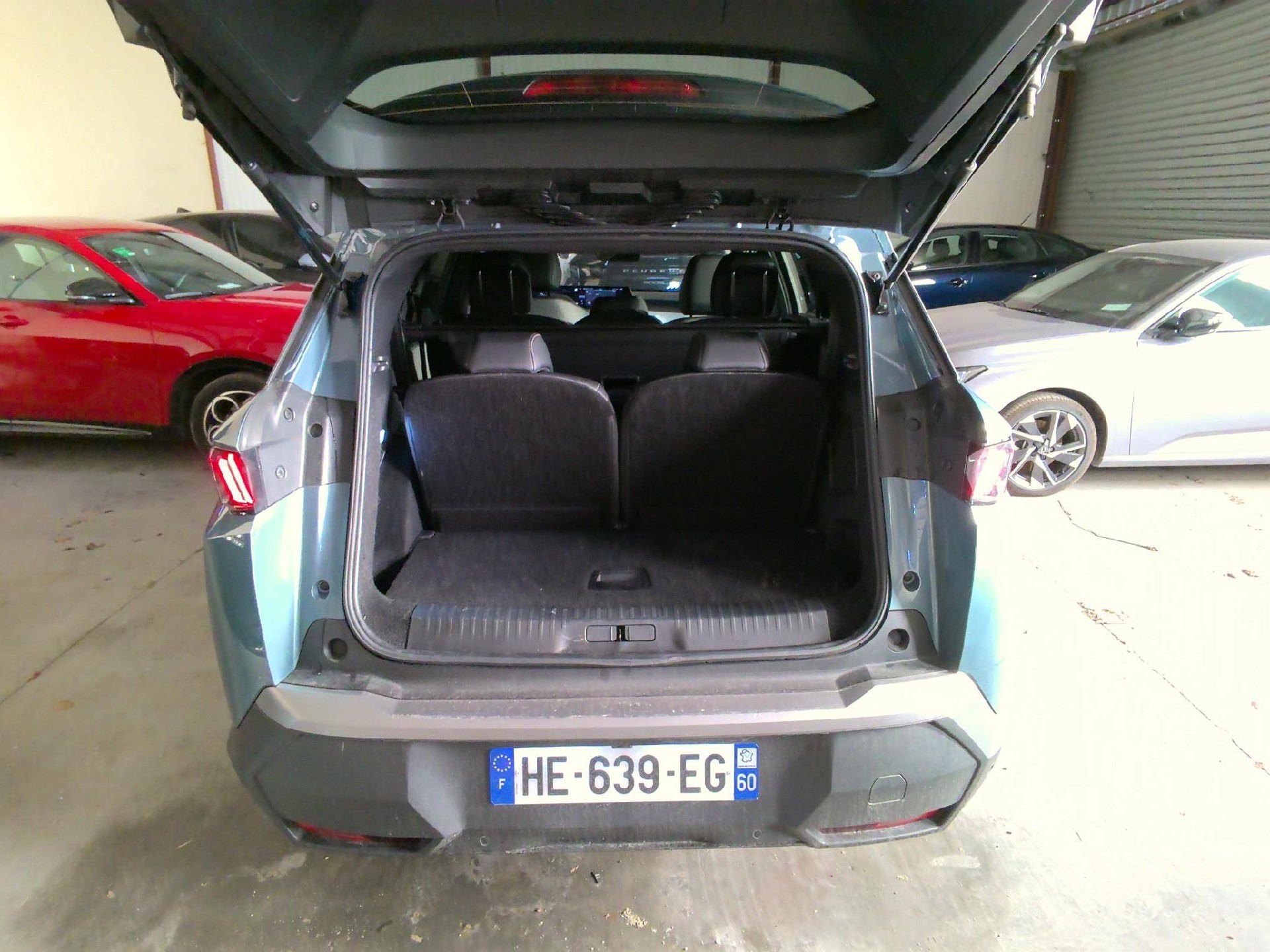 Peugeot 5008 Allure Hybrid 145 e-DCS6 photo