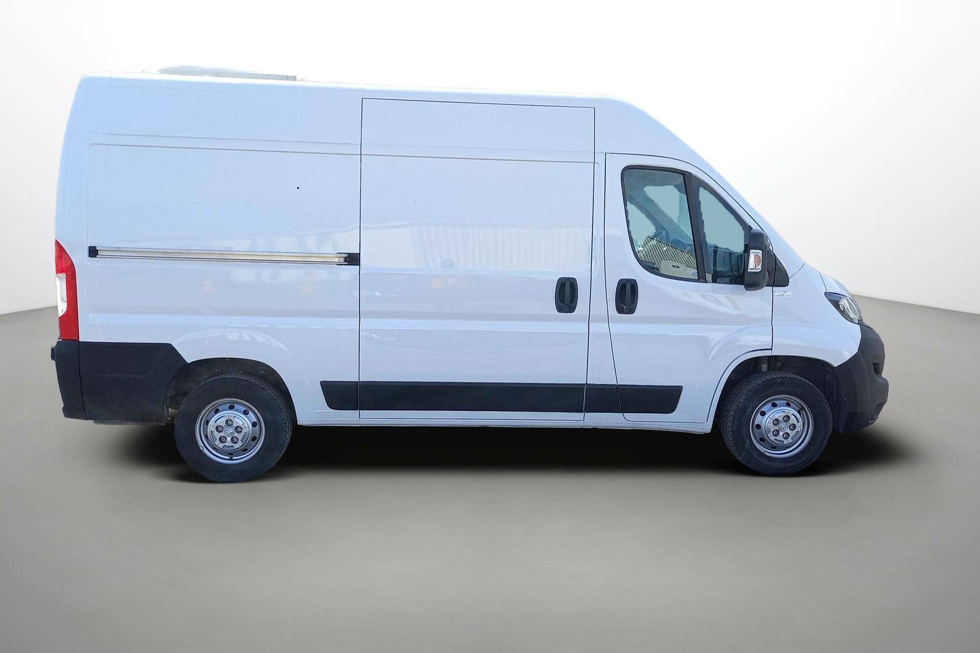 Peugeot Boxer BOXER TOLE 3.3 T L2H2 BLUEHDI 140 S&S BVM6 photo
