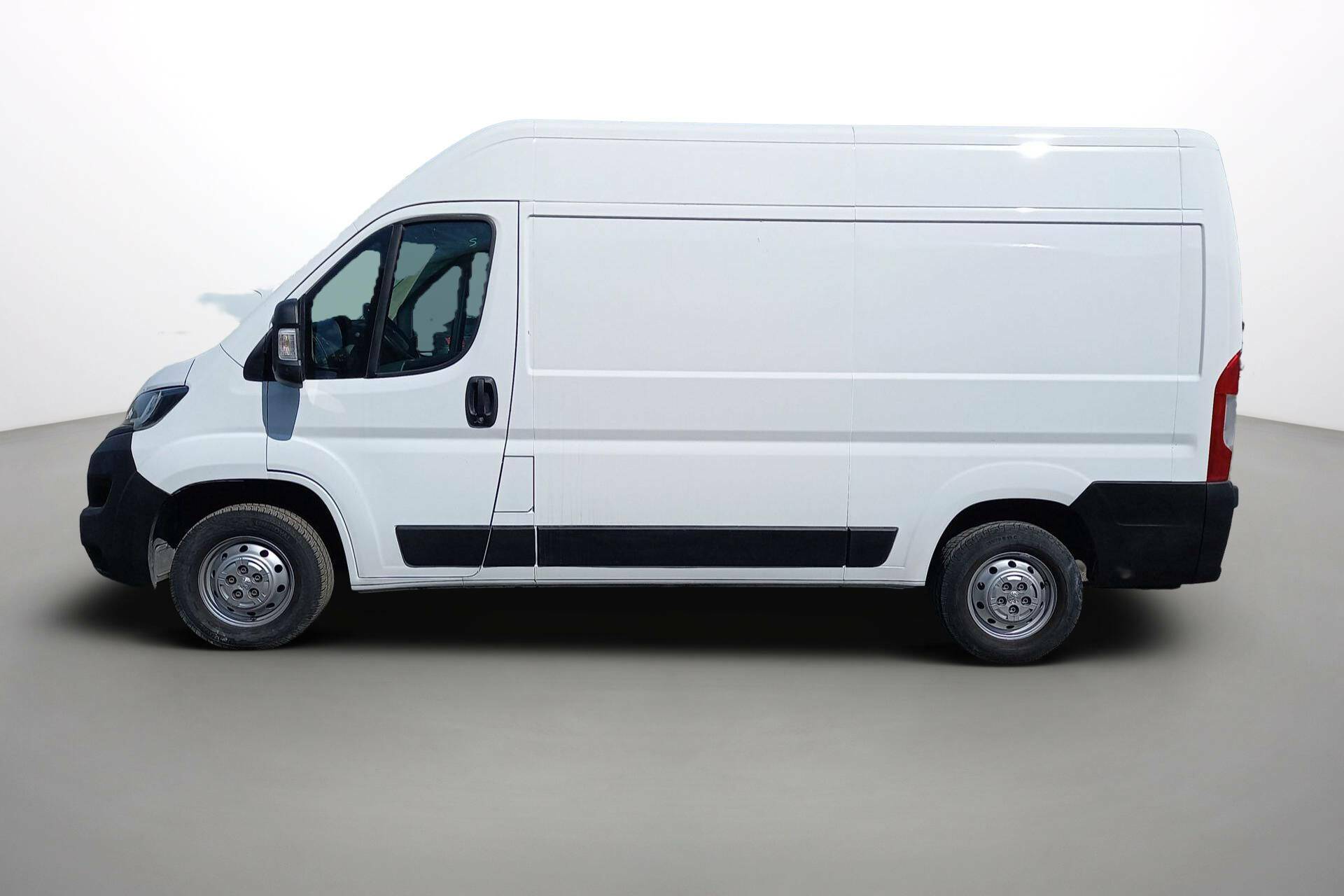 Peugeot Boxer BOXER TOLE 3.3 T L2H2 BLUEHDI 140 S&S BVM6 photo