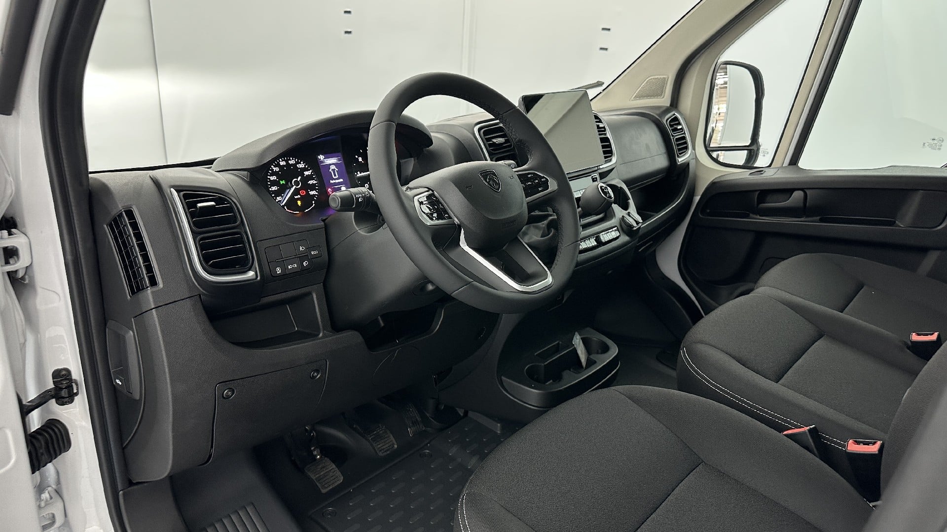 Peugeot Boxer L2H2 3.5 2.2 BlueHDi 140ch 2.2 BlueHDi 140ch photo