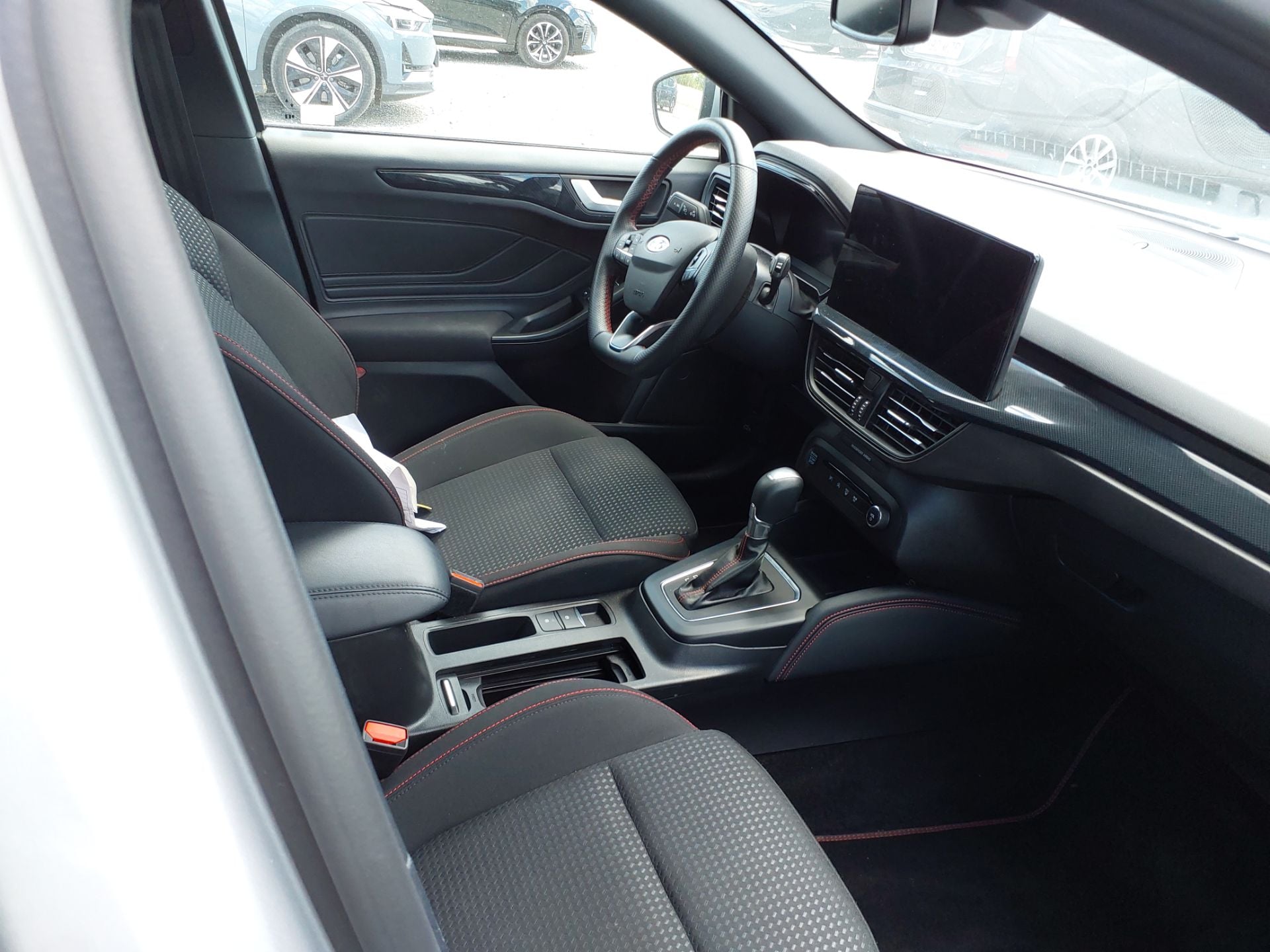 FORD Focus Sportbreak 1.0 Ecoboost 114KW 155CV S6.2 ST-LINE X(Pano-Roof + Winterpack) photo