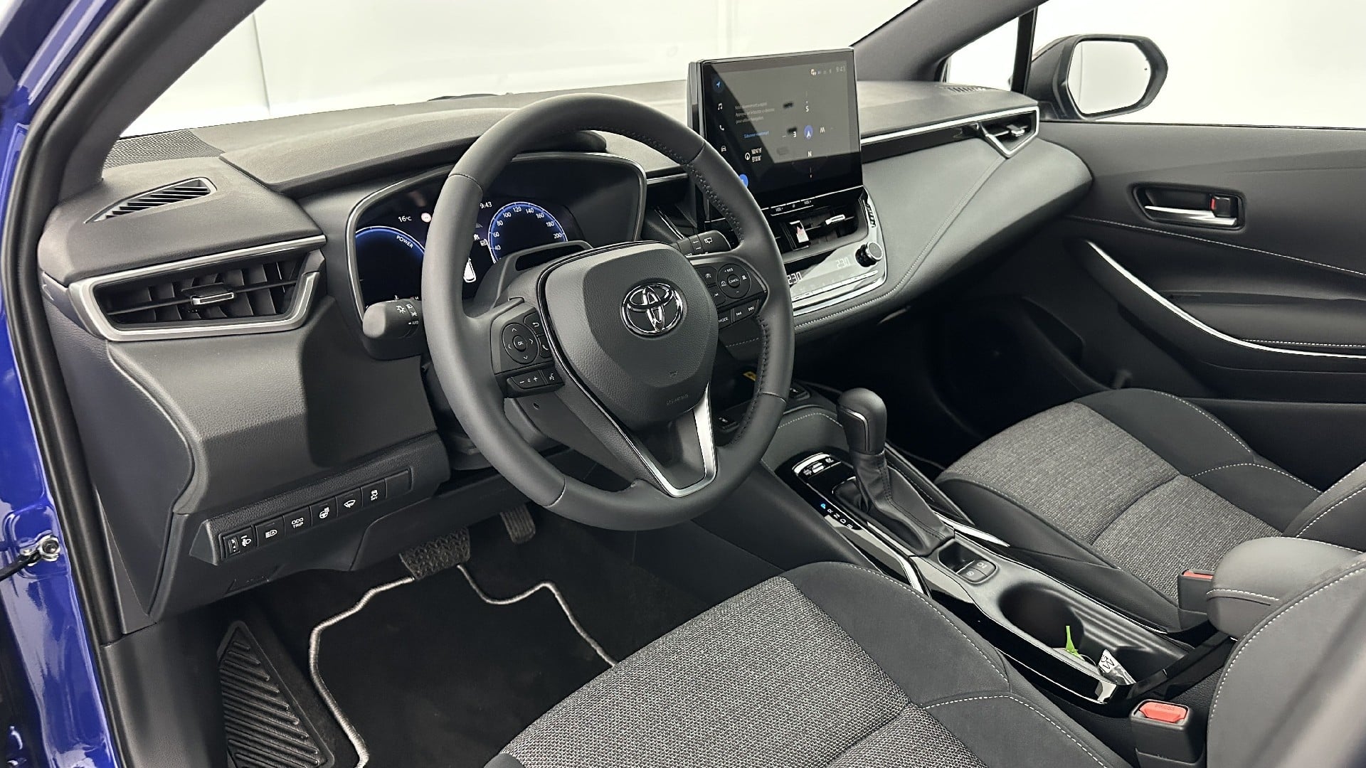 Toyota Corolla Design 1.8 Hybride 140ch photo