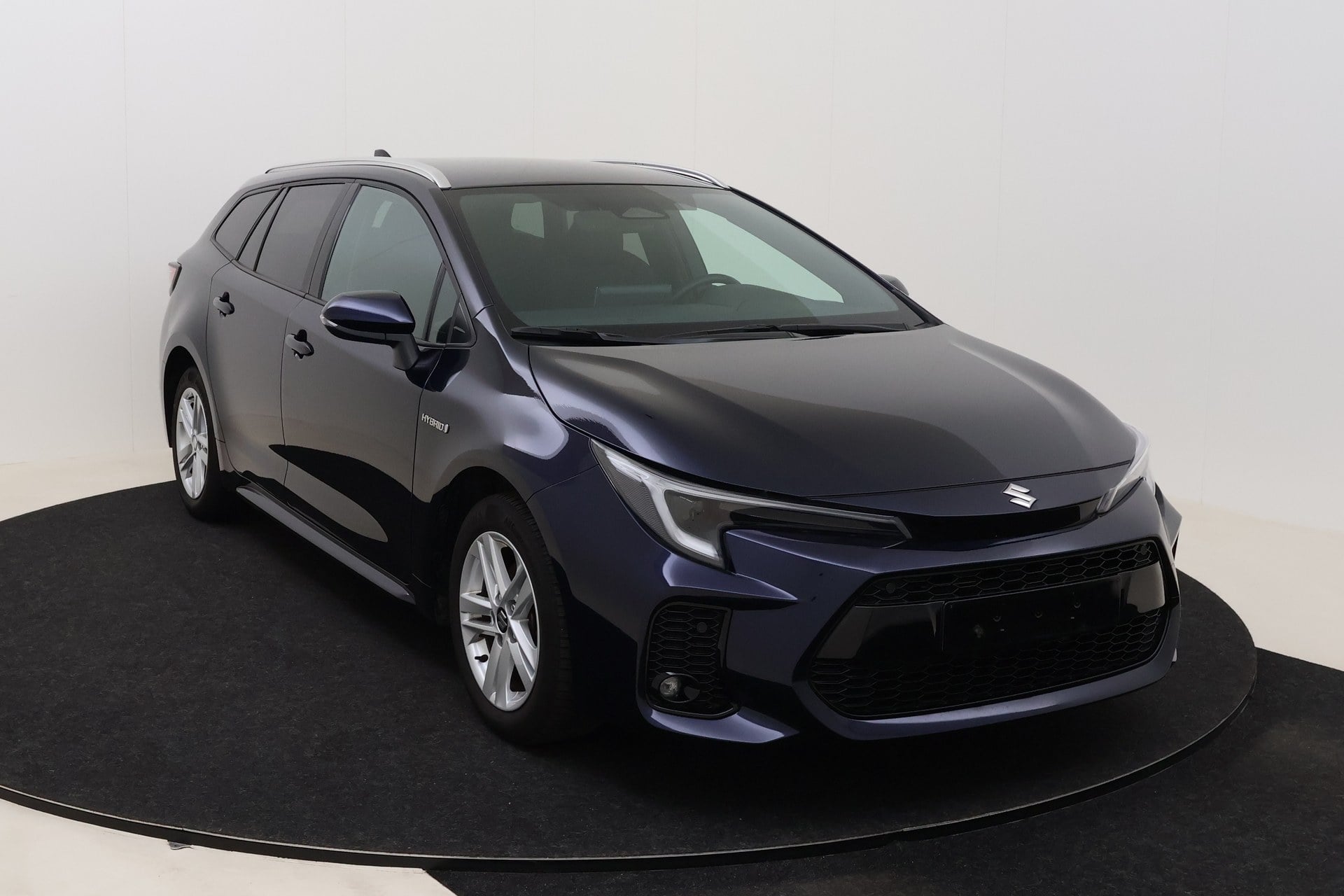 Suzuki Swace GLX 1.8 2WD 7YB CVT photo