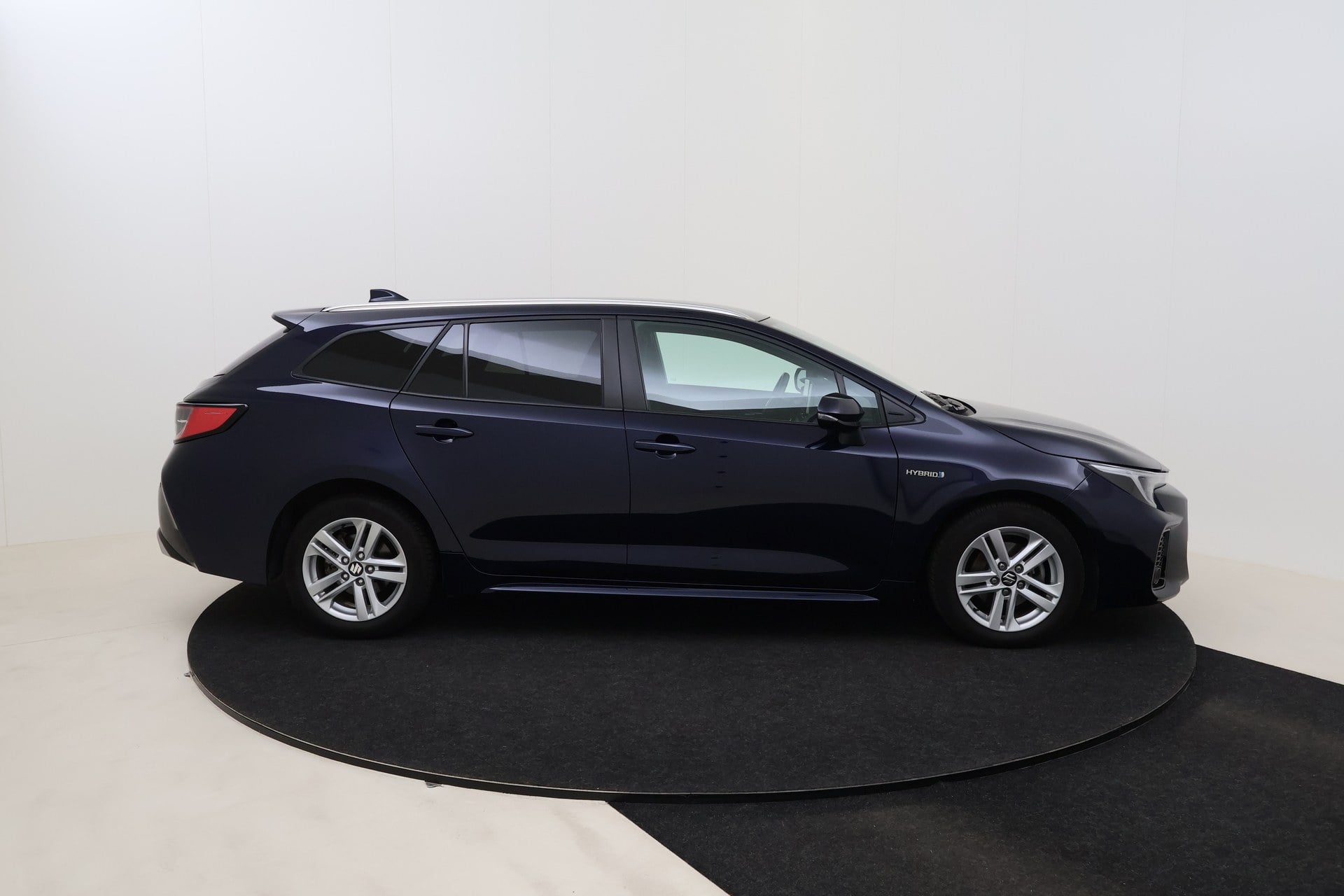 Suzuki Swace GLX 1.8 2WD 7YB CVT photo