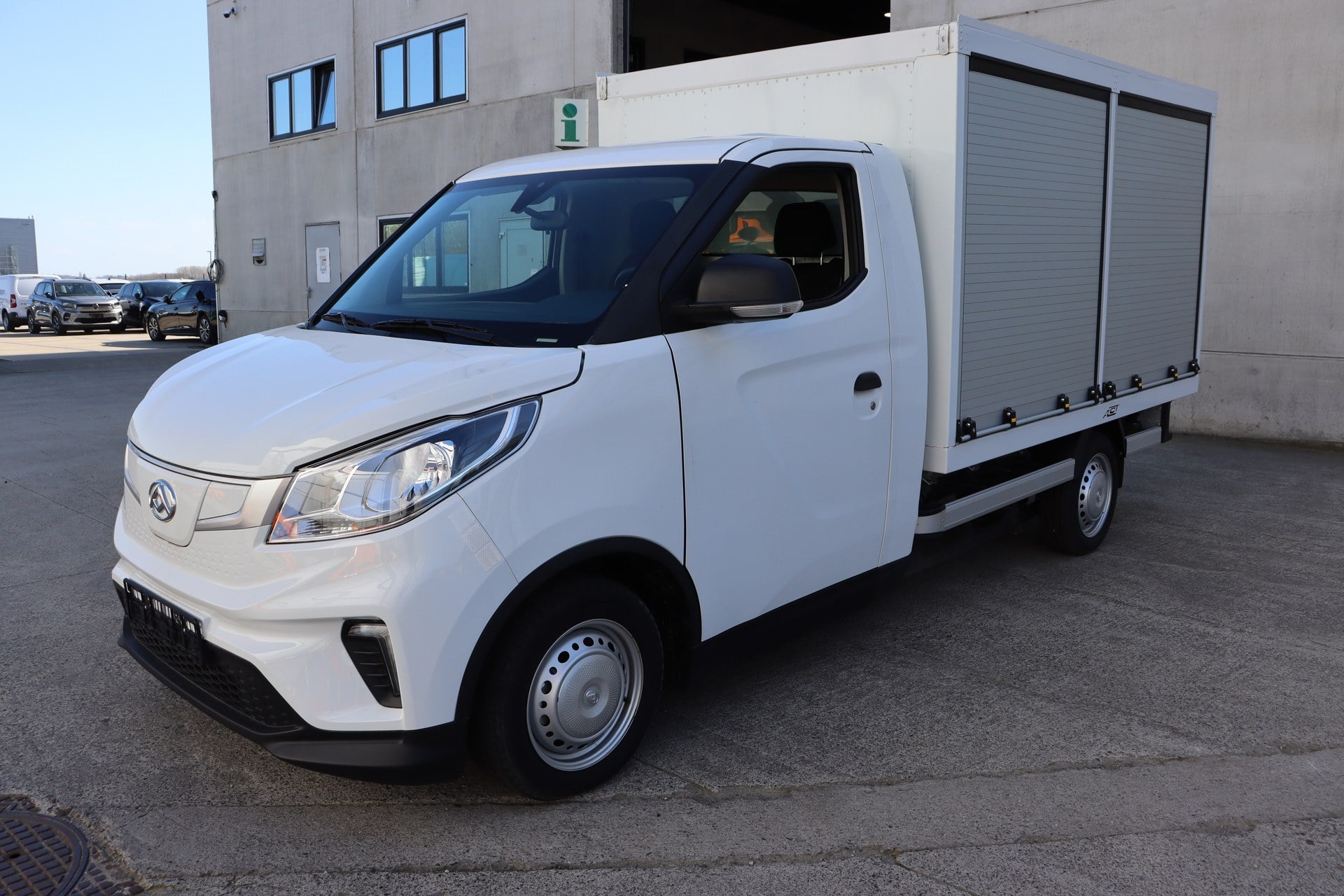 Maxus eDeliver 3 Long Wheel Base CC 50 AT FWD photo