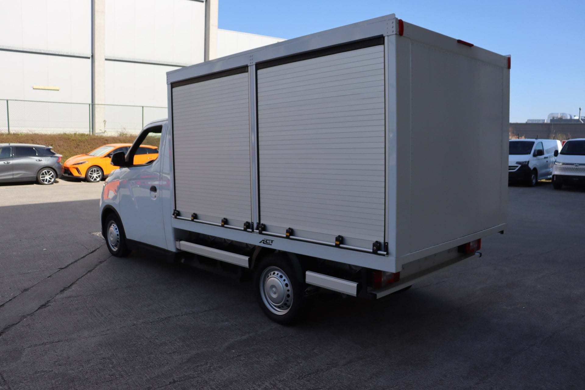 Maxus eDeliver 3 Long Wheel Base CC 50 AT FWD photo