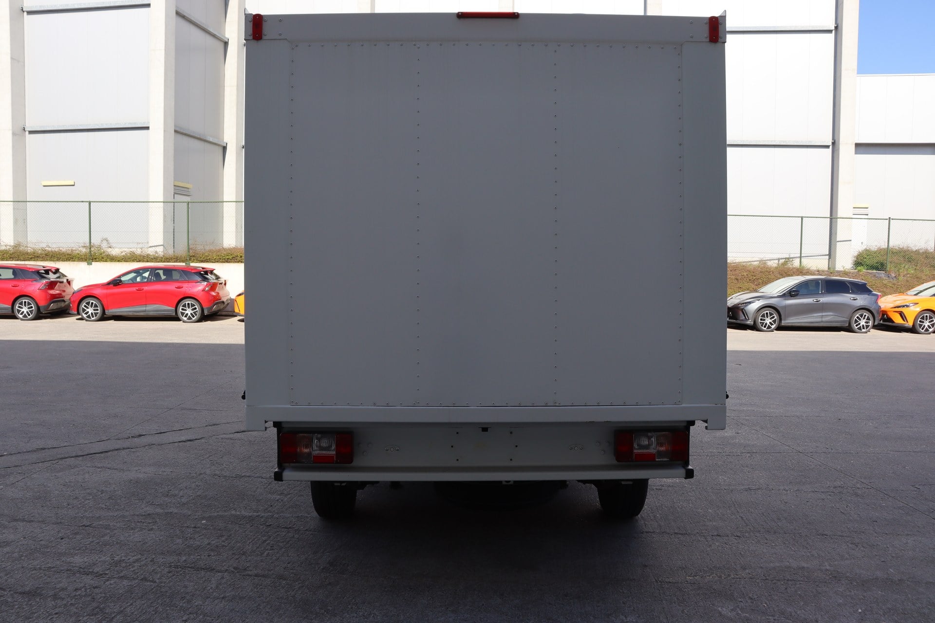 Maxus eDeliver 3 Long Wheel Base CC 50 AT FWD photo