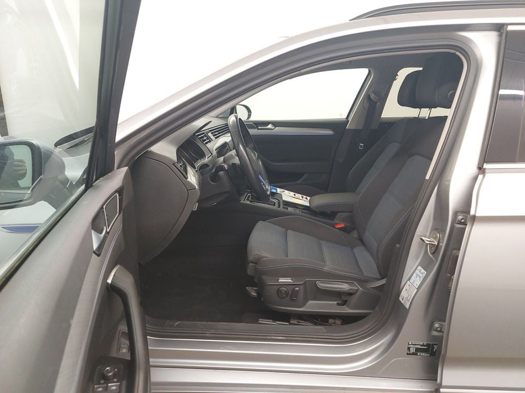 Volkswagen Passat Variant 1.4 TSI DSG6 GTE Business 5d photo