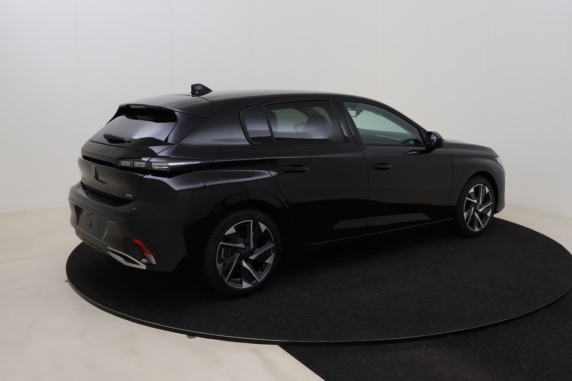 Peugeot 308 Allure 1.6 Plug-in Hybrid 180 hp e-EAT8 photo