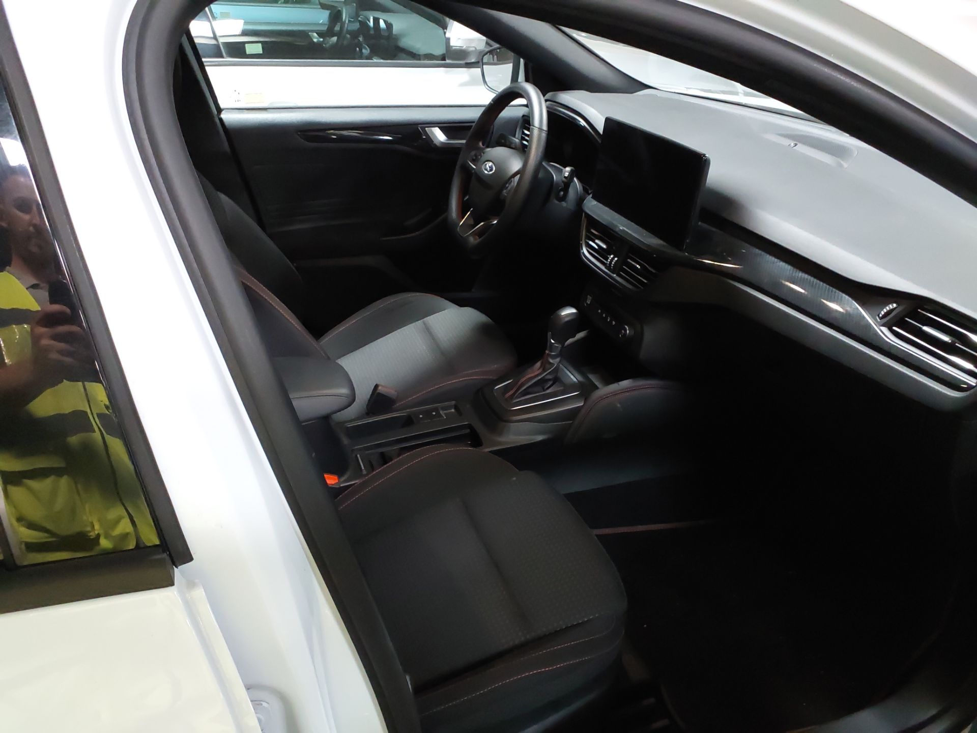 FORD Focus Berlina 1.0 Ecoboost 114KW 155CV S6.2 AutomÃ¡tico ST-LINE X(Winterpack) photo
