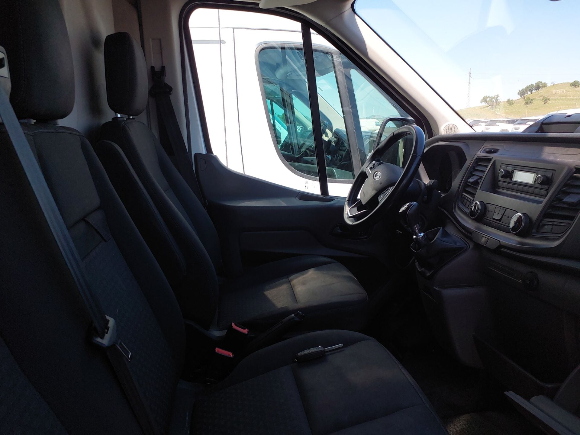 FORD Transit 2.0 EcoBlue 96 kW (130 CV) m 6 Vel. 2Ton tracciÃ³n  Trend photo