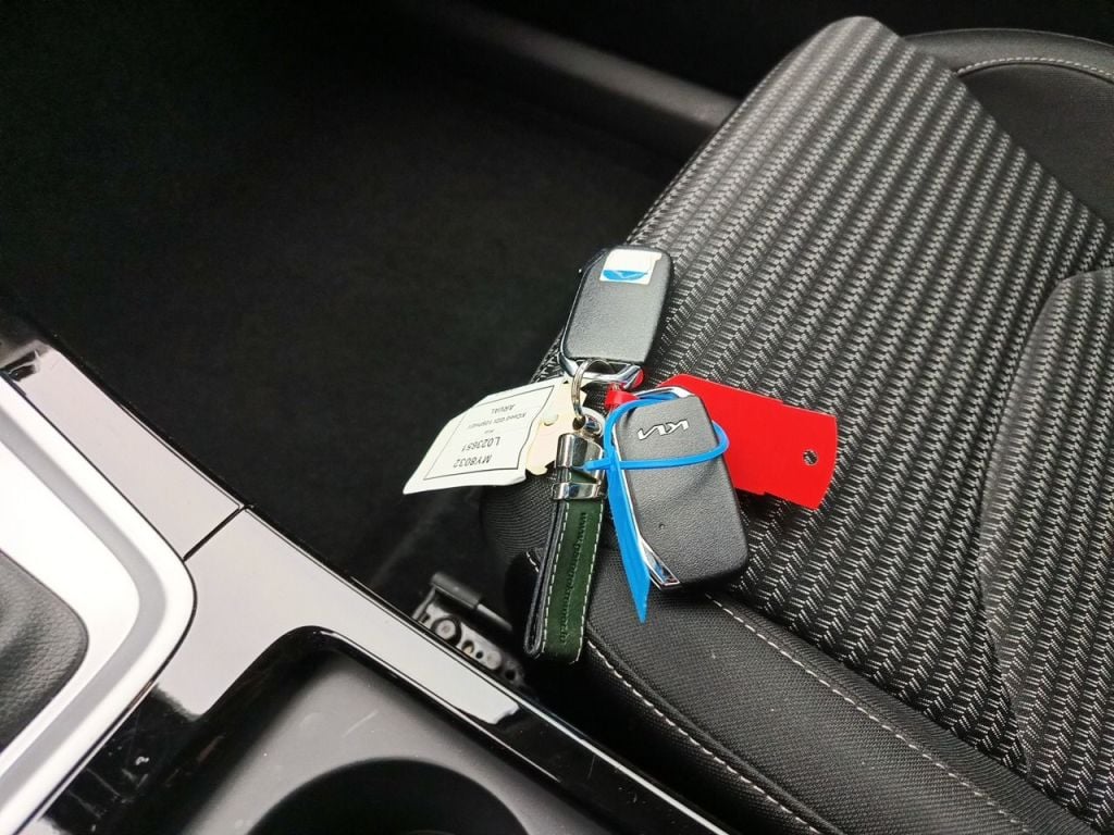 KIA XCEED 1.6 GDi PHEV 105 Business Line DCT 5d photo
