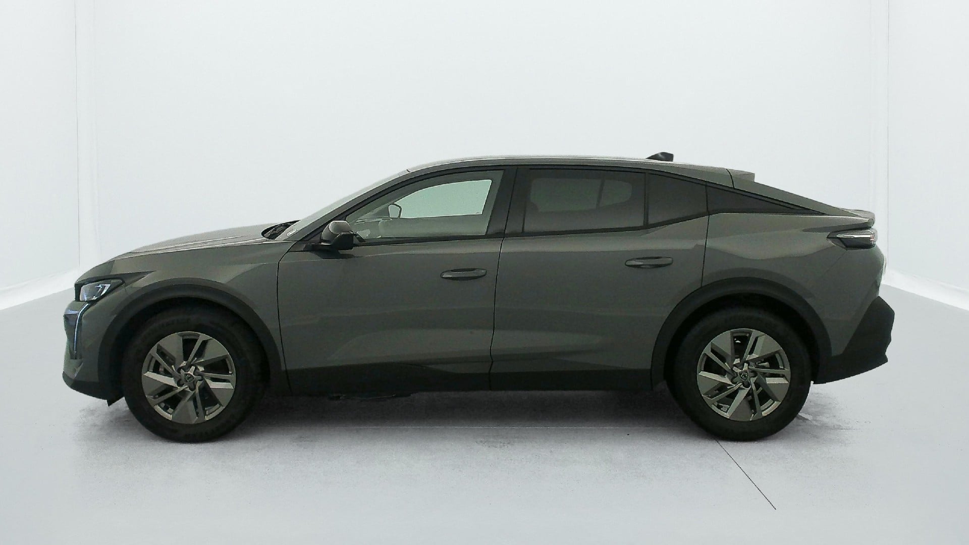 Peugeot 408 Hybrid 145 e-DCS6 Allure photo
