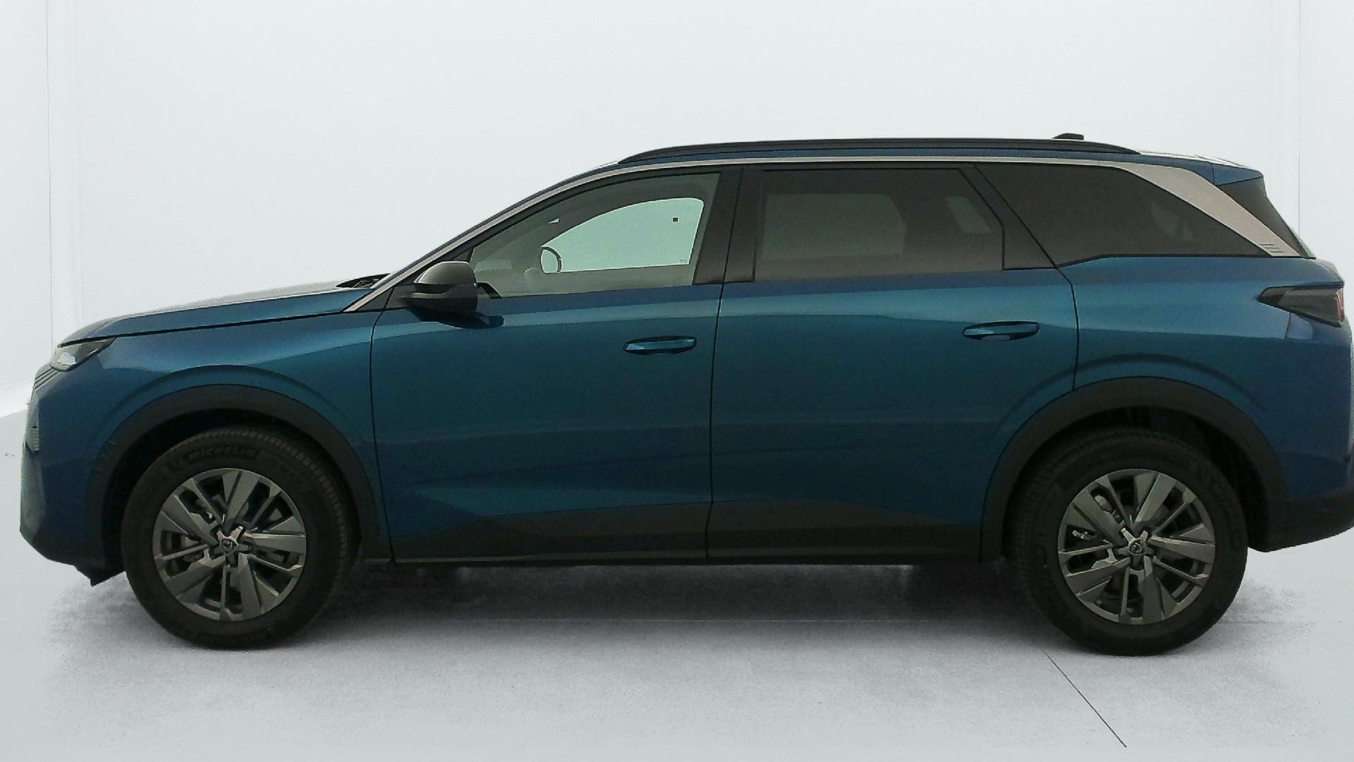 Peugeot 5008 HYBRID 145 CH E-DCS6 ALLURE photo