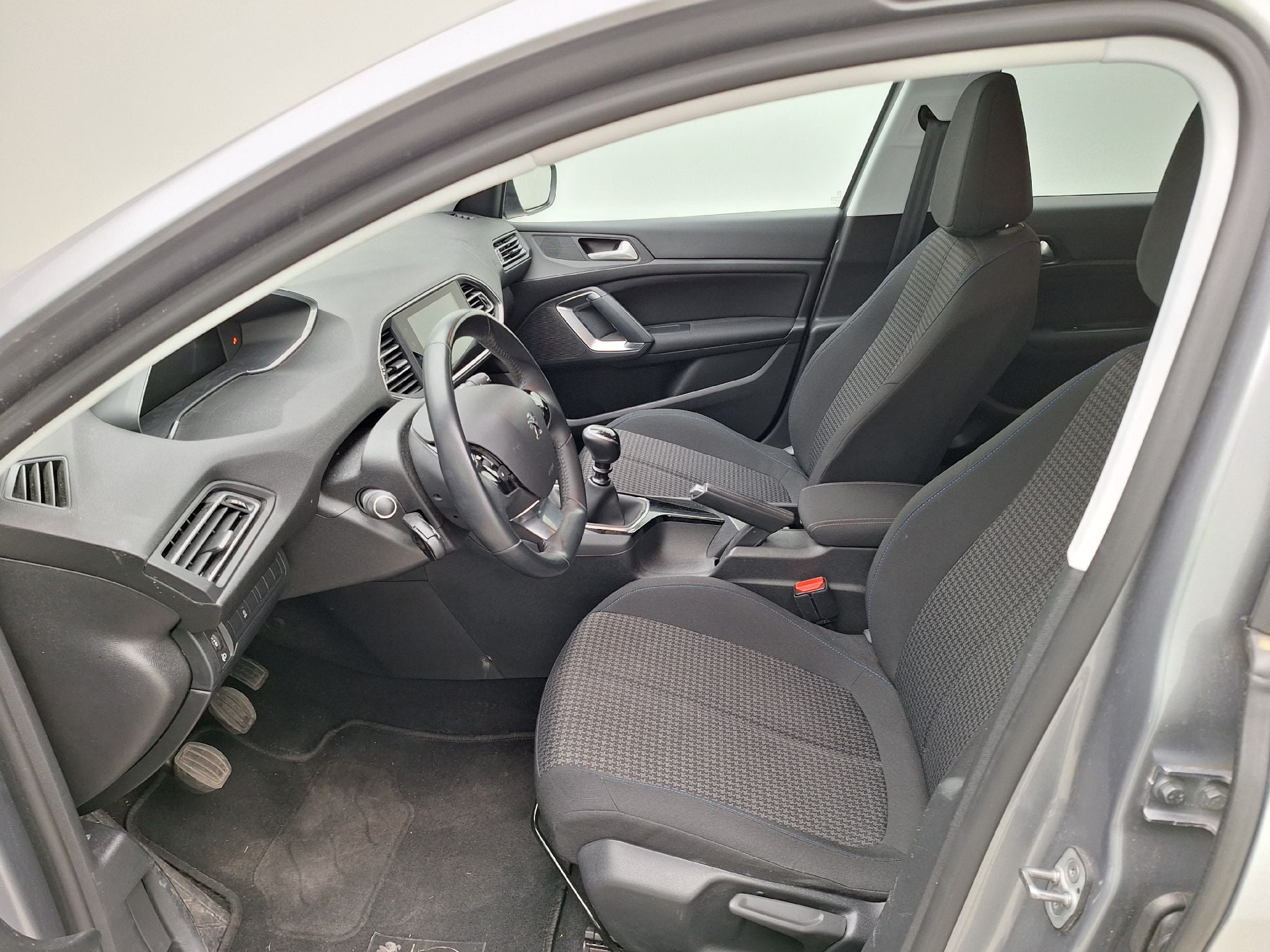 Peugeot, 308 SW FL'17, Peugeot 308 SW 1.5 BlueHDi 130 S&S Style 5d photo