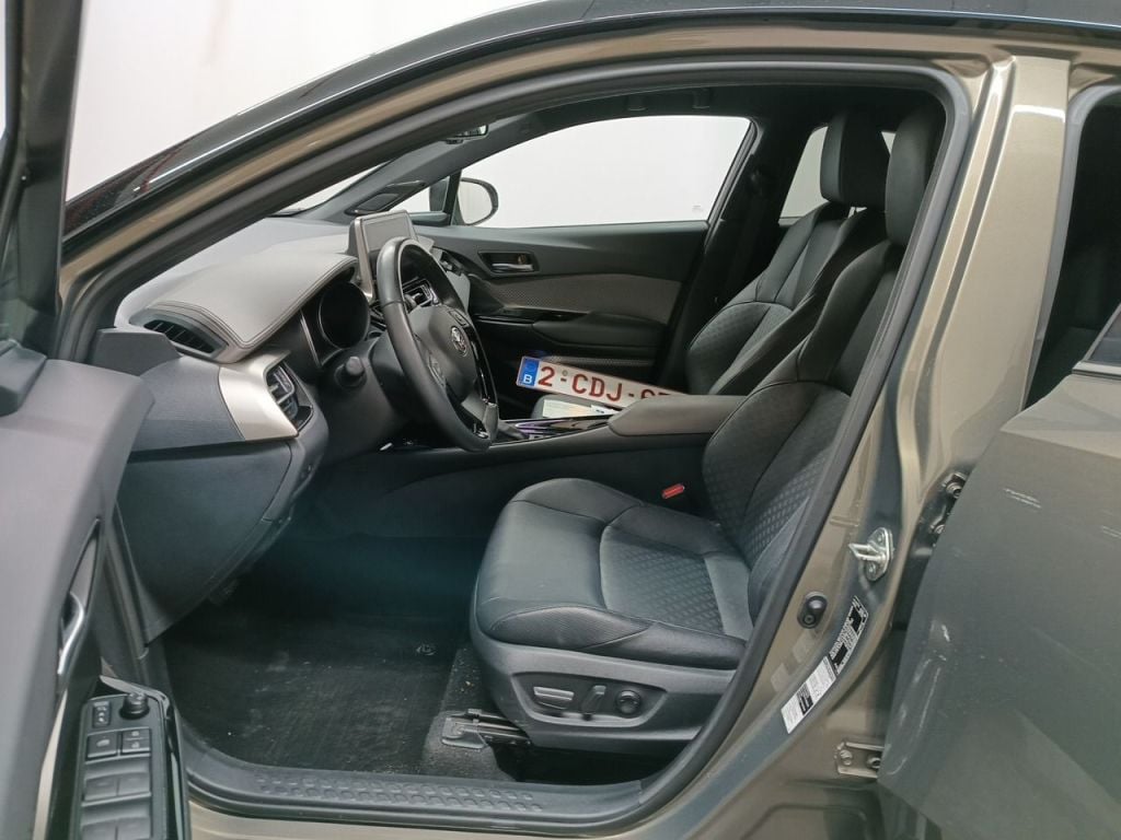 Toyota C-HR 2.0 VVT i-Hybrid C-Hic Bi-Tone E-CVT 5d photo
