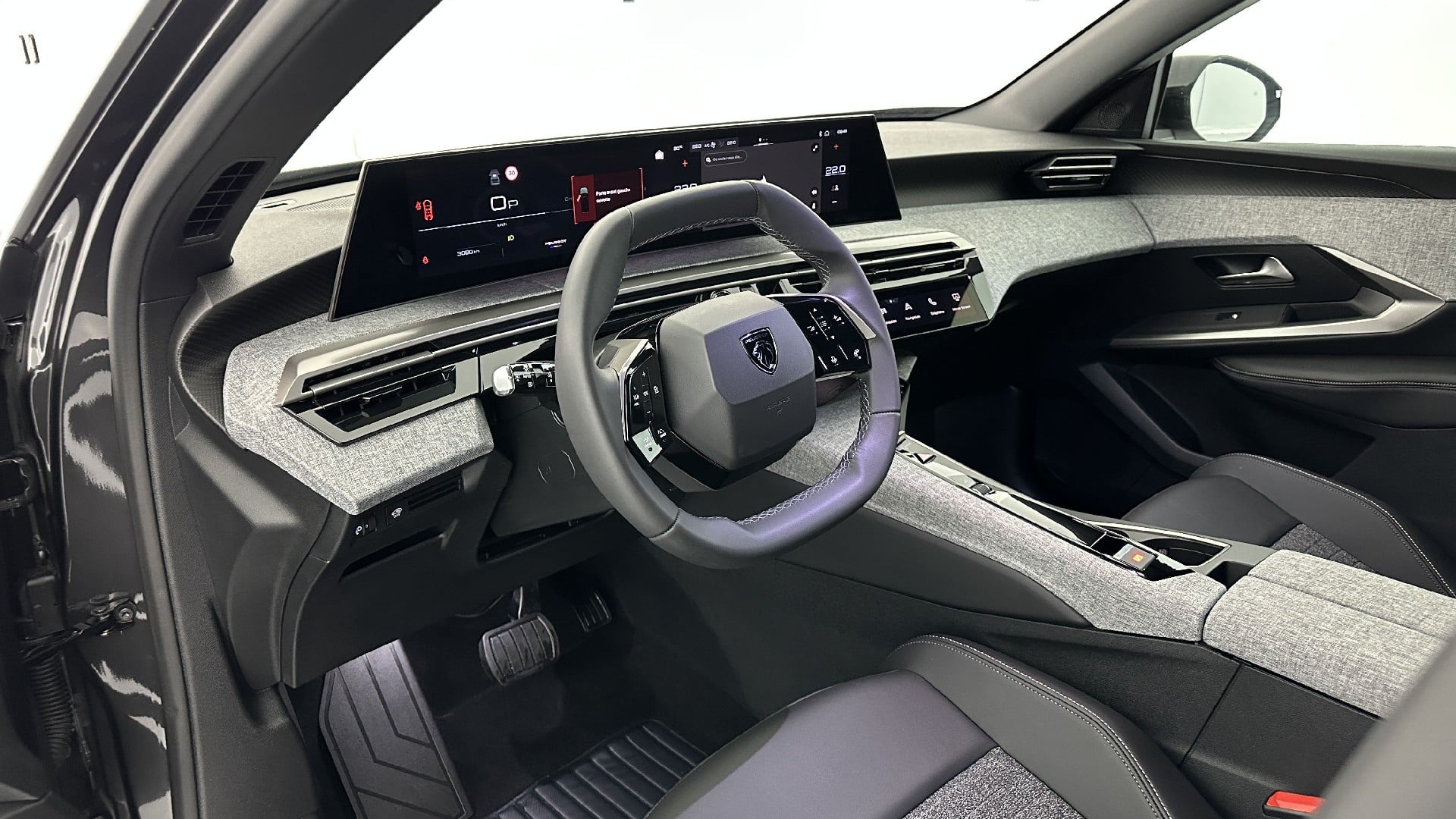 Peugeot 5008 Allure 1.2 Hybrid 145ch photo