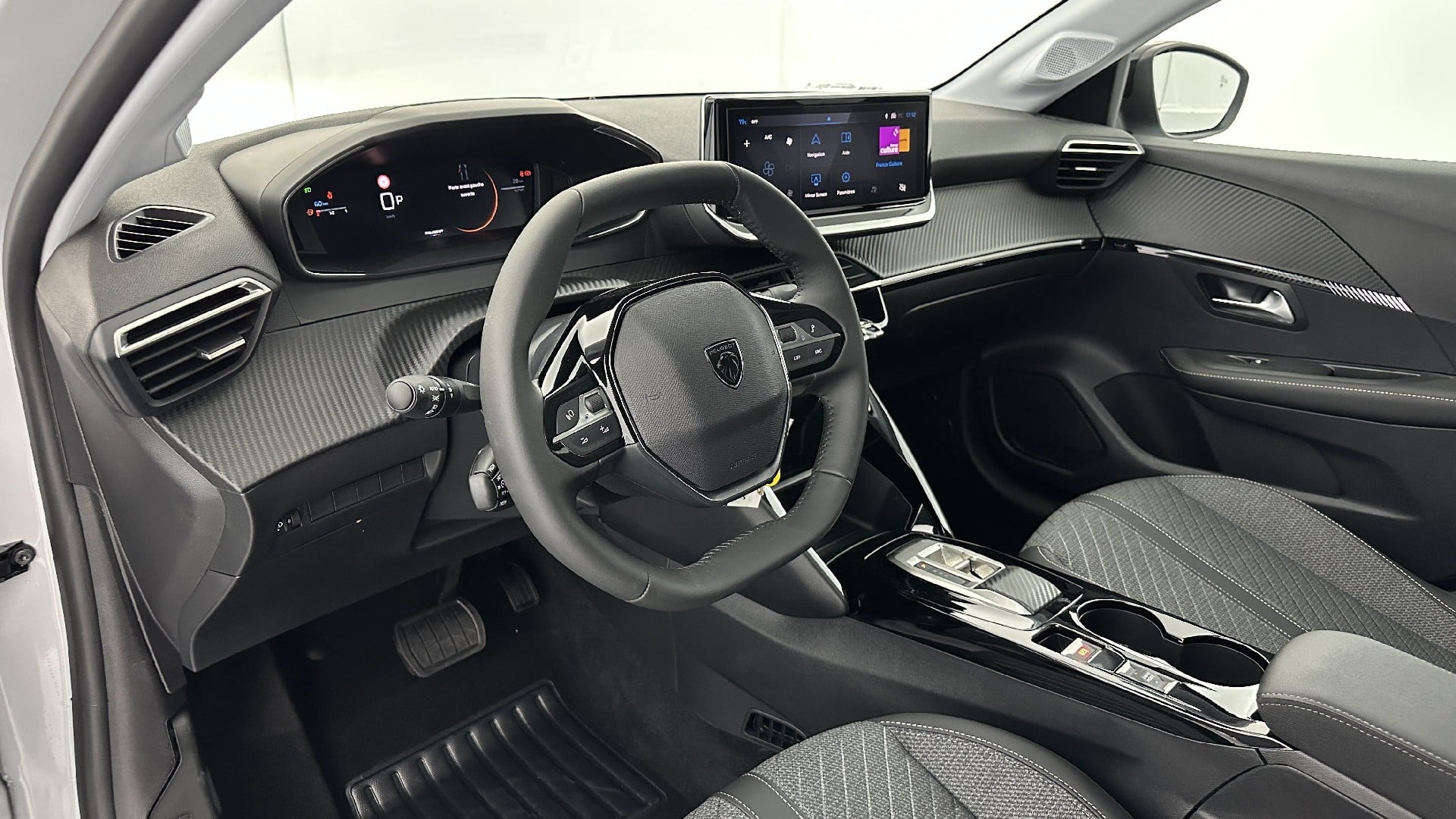 Peugeot 208 Allure 1.2 Hybrid 110ch photo