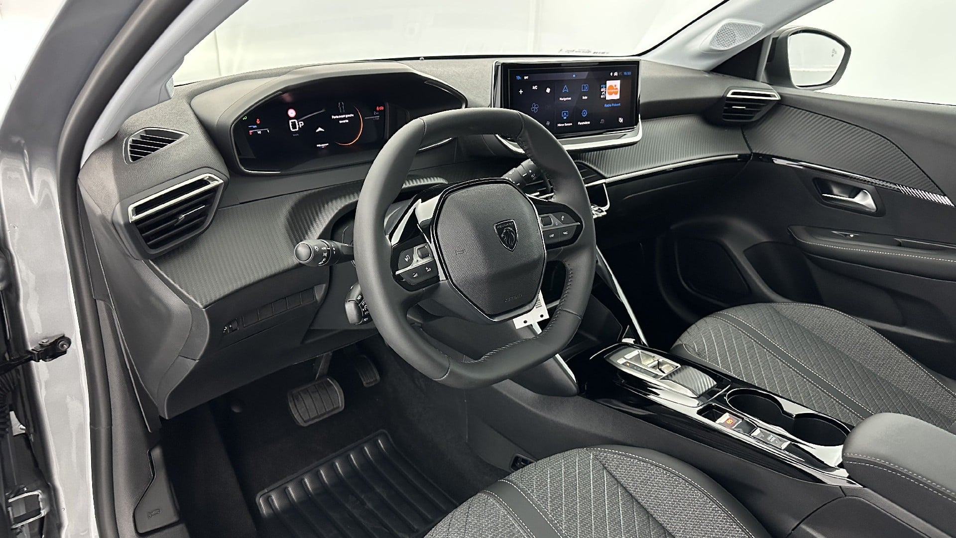 Peugeot 208 Allure 1.2 Hybrid 110ch photo