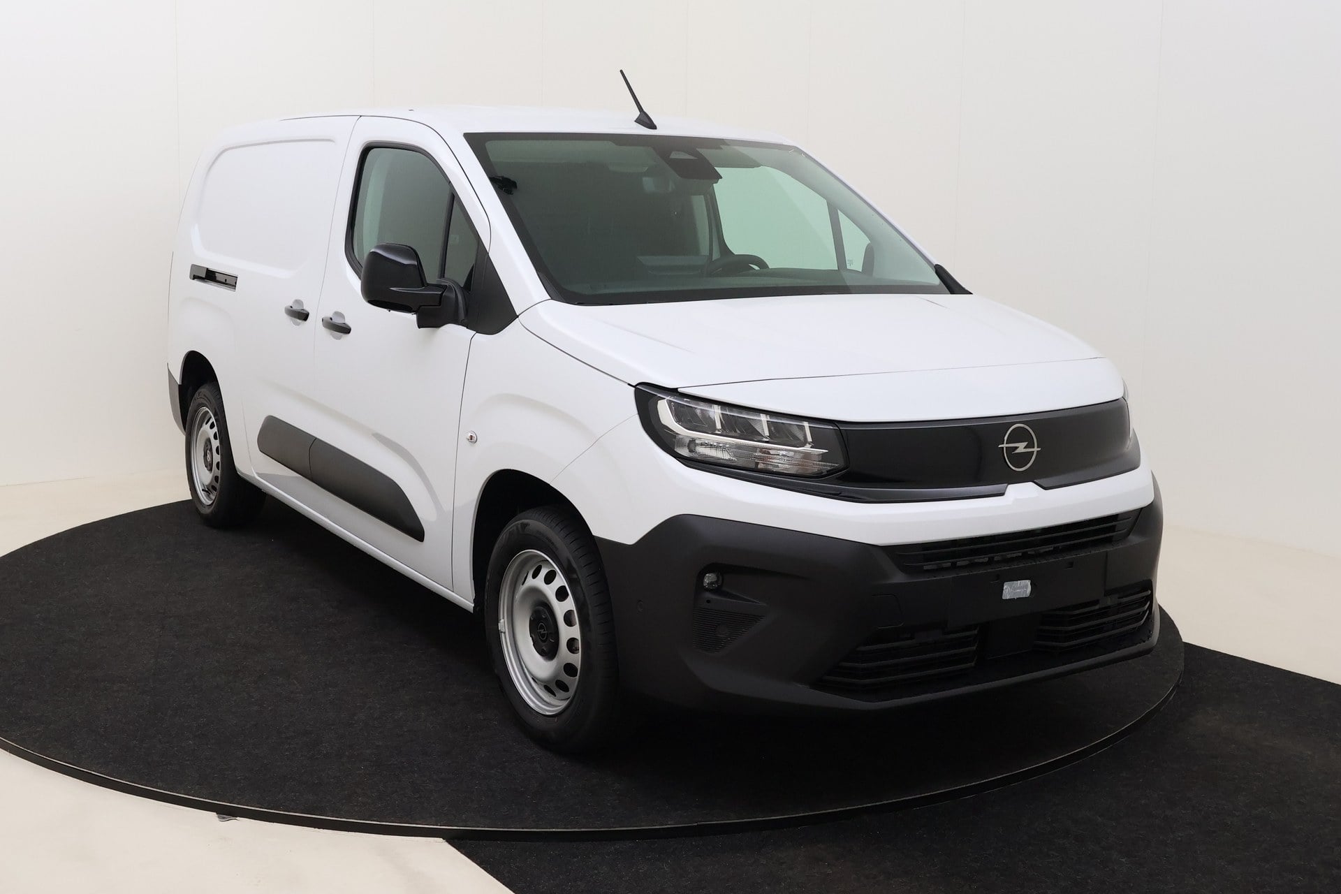 Opel Combo Cargo L2H1 Heavy 1.5 Turbo D 100 hp S/S MT6 photo